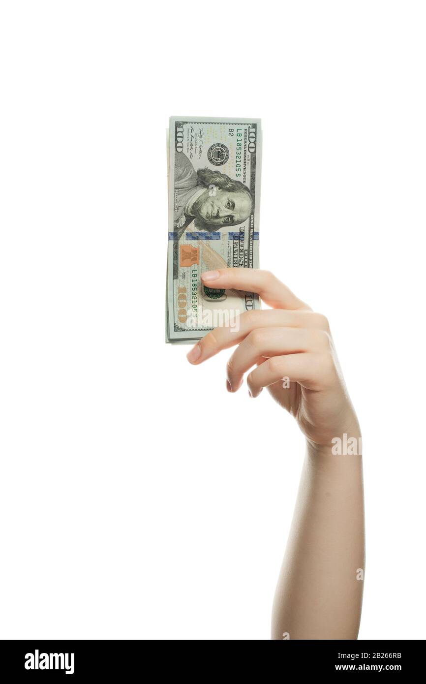Dollari USA denaro contante in mano femminile isolato su sfondo bianco. Banconota da 100 dollari americani Foto Stock