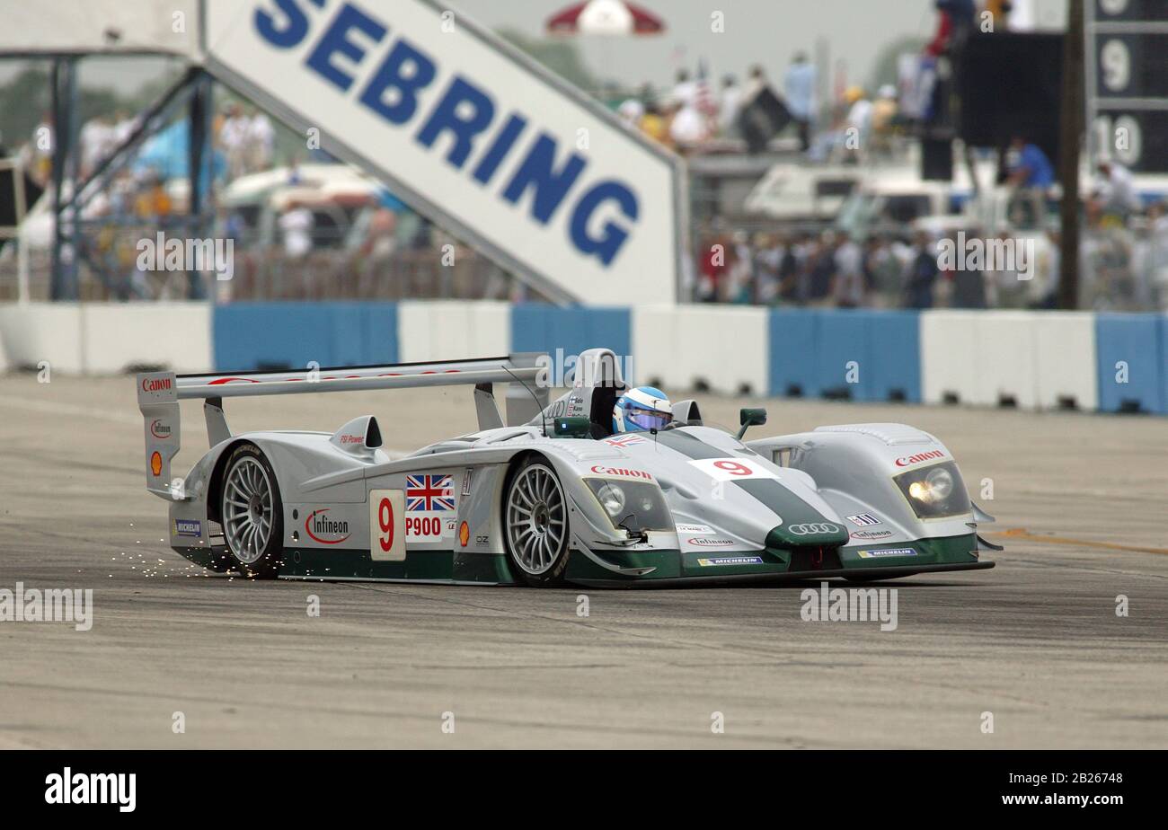 Audi UK Audi R8 in gara nel 2003 Sebring 12 ore Foto Stock