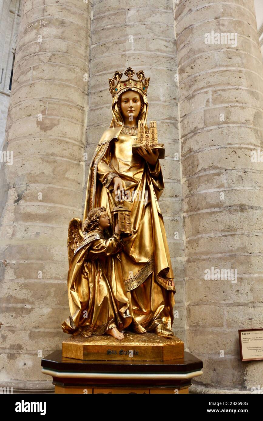 Cattedrale Di San Michele E San Gudula, Bruxelles, Belgio. Statua Di San Gudula. Foto Stock