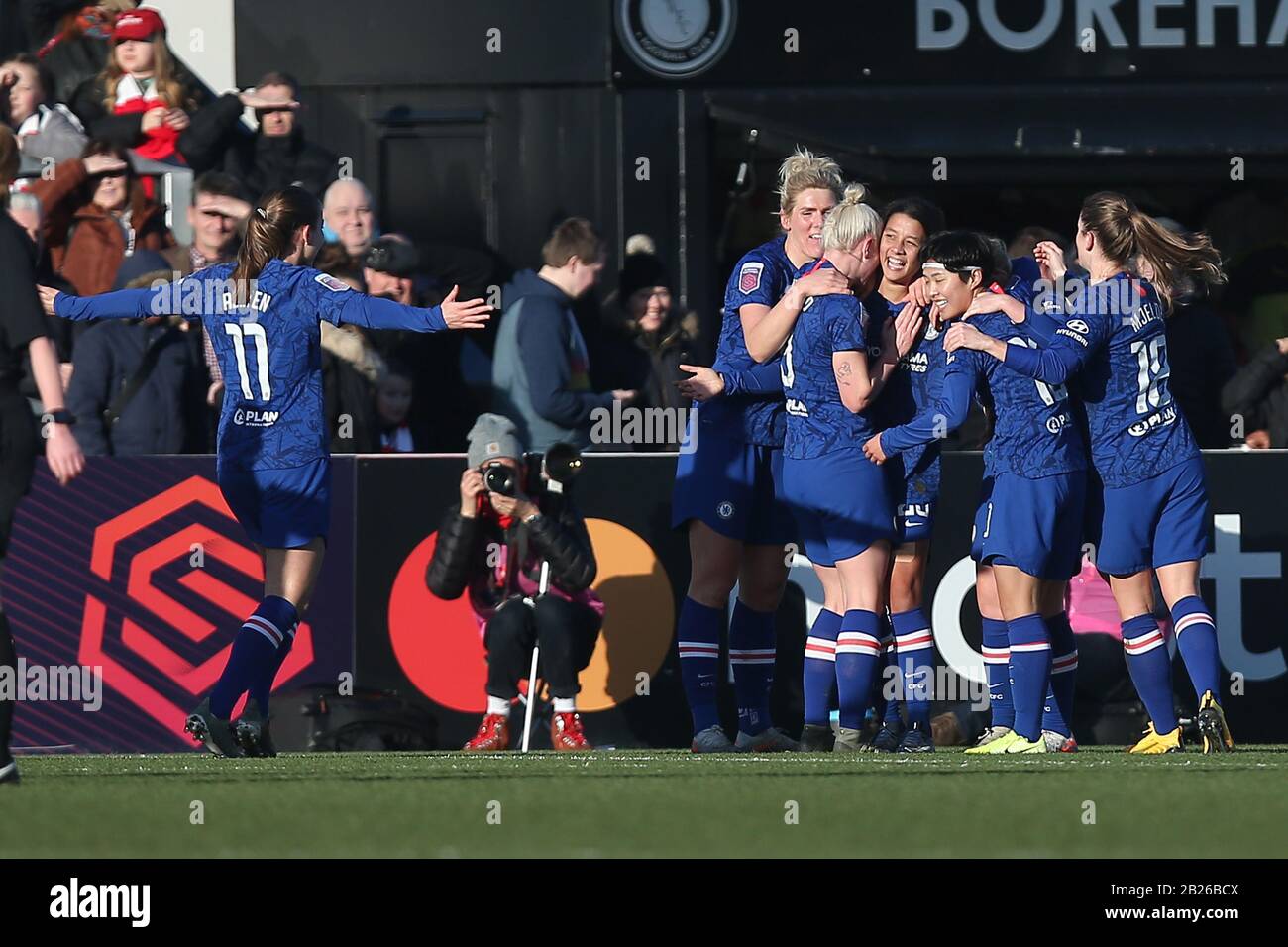Sam Kerr di Chelsea segna il secondo gol per la sua squadra e celebra durante l'Arsenal Women vs Chelsea Women, Barclays fa Women's Super League Footbal Foto Stock
