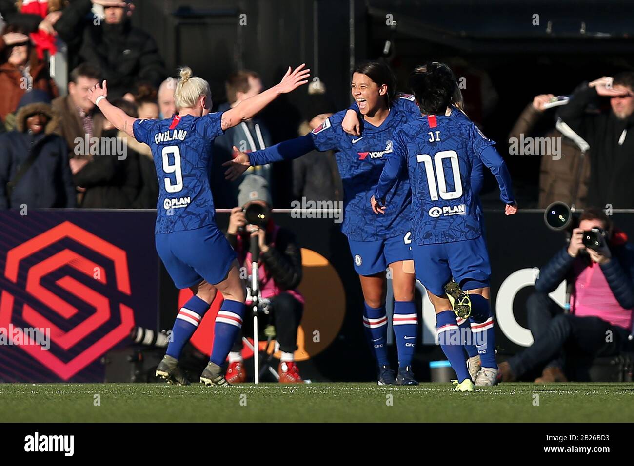 Sam Kerr di Chelsea segna il secondo gol per la sua squadra e celebra durante l'Arsenal Women vs Chelsea Women, Barclays fa Women's Super League Footbal Foto Stock