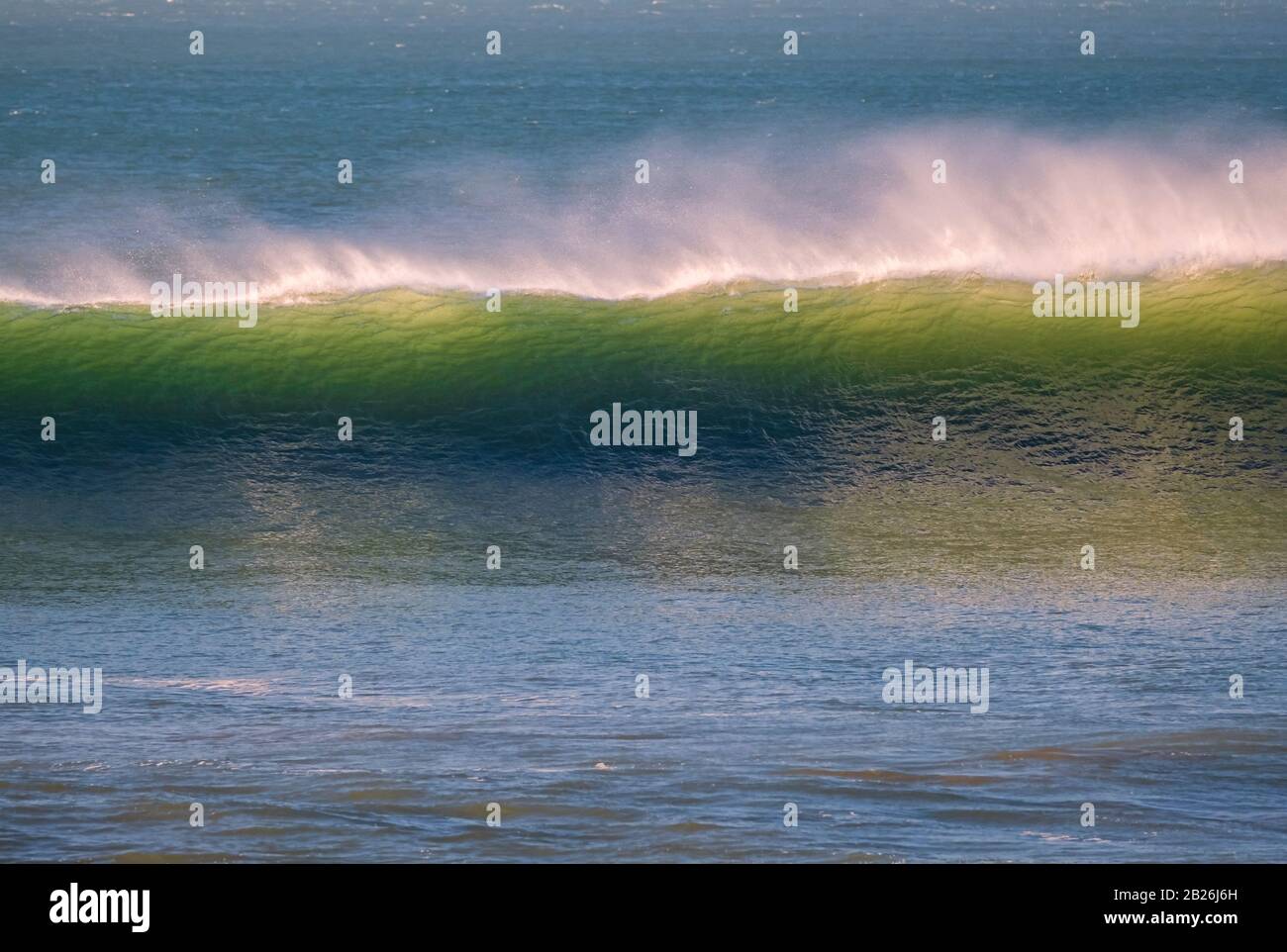 Meravigliose onde di surf in questa vacanza e destinazione di surf di Woolacombe Bay, spiaggia, destinazione di vacanza, Devon Nord, Sud Ovest Foto Stock