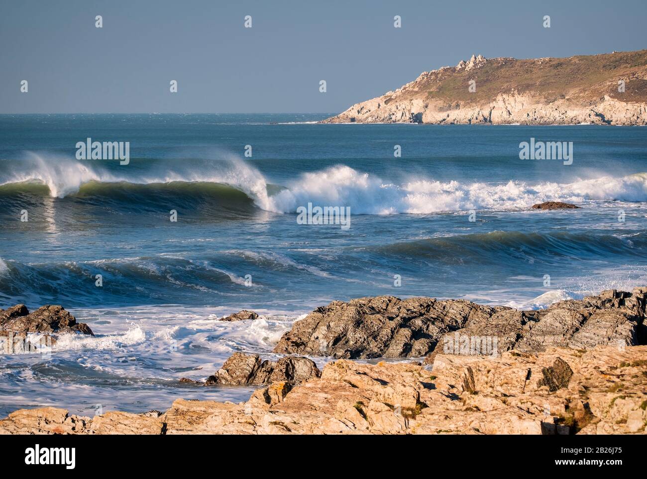 Meravigliose onde di surf in questa vacanza e destinazione di surf di Woolacombe Bay, spiaggia, destinazione di vacanza, Devon Nord, Sud Ovest Foto Stock