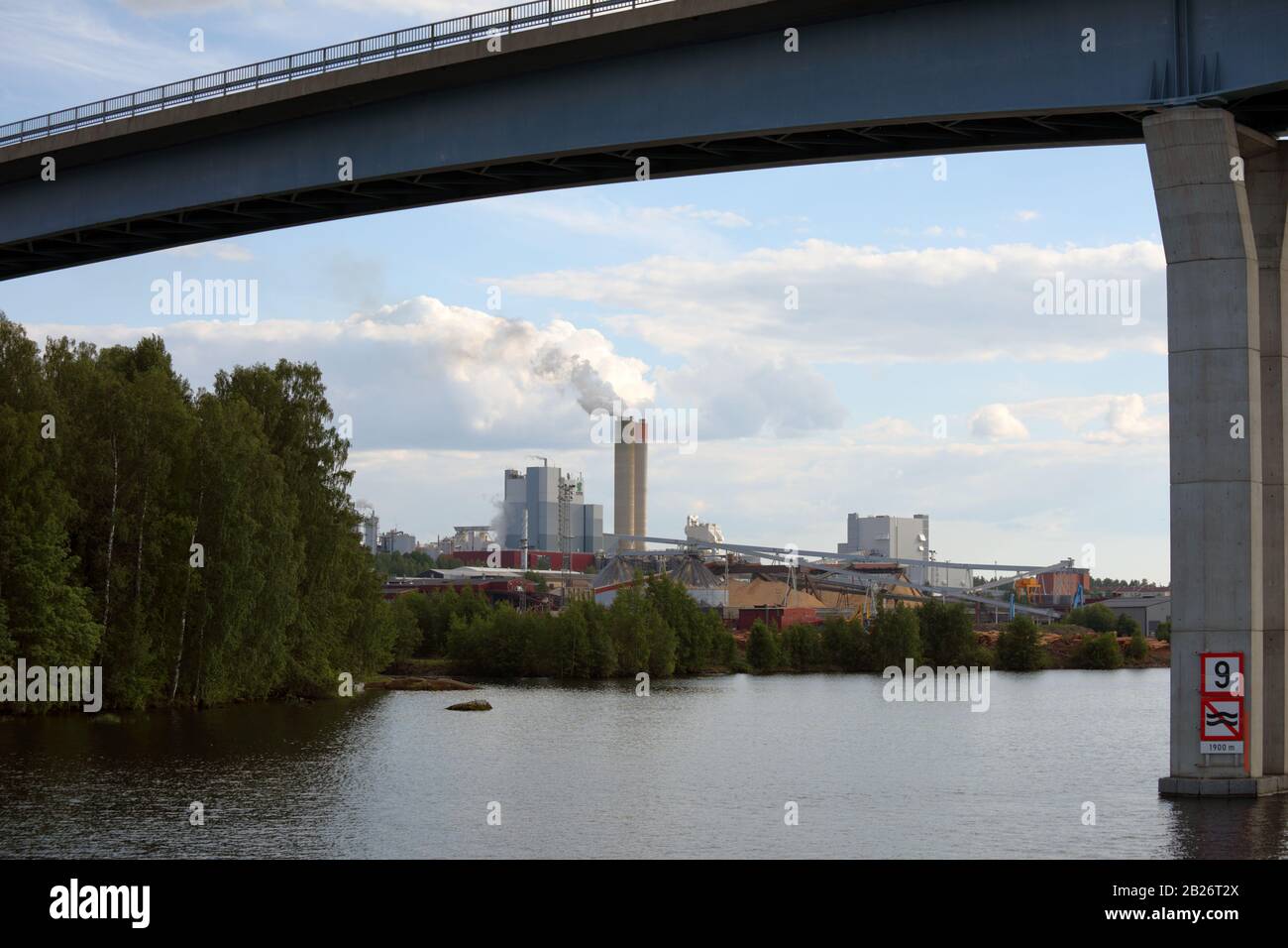 Lappeenranta, Finlandia - 2 giugno 2018: Vista sulla pianta Di Pasta di Legno UPM dal lago Saimaa. Fondata nel 1892 Foto Stock