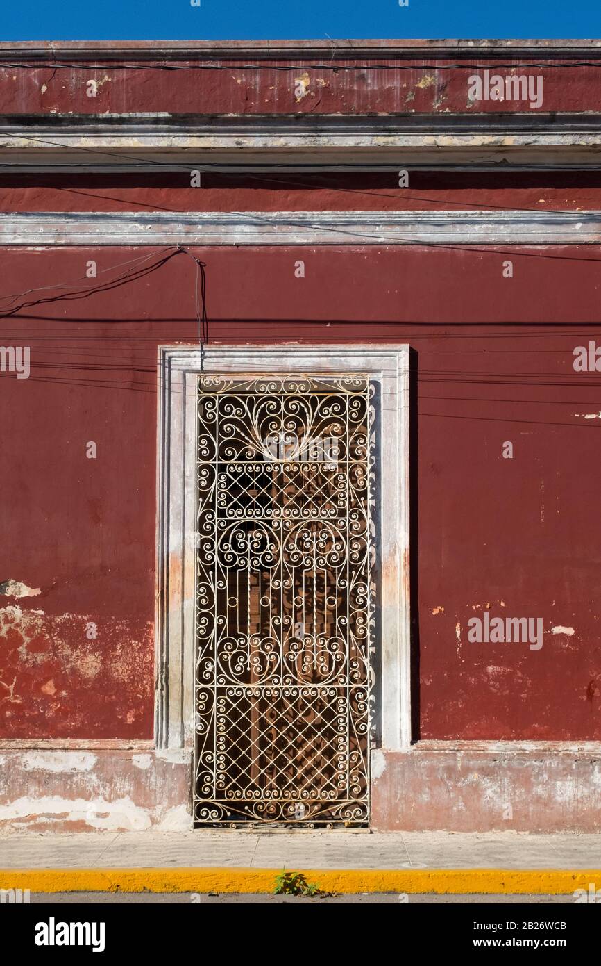 Facciata di una vecchia casa, Merida Messico Foto Stock