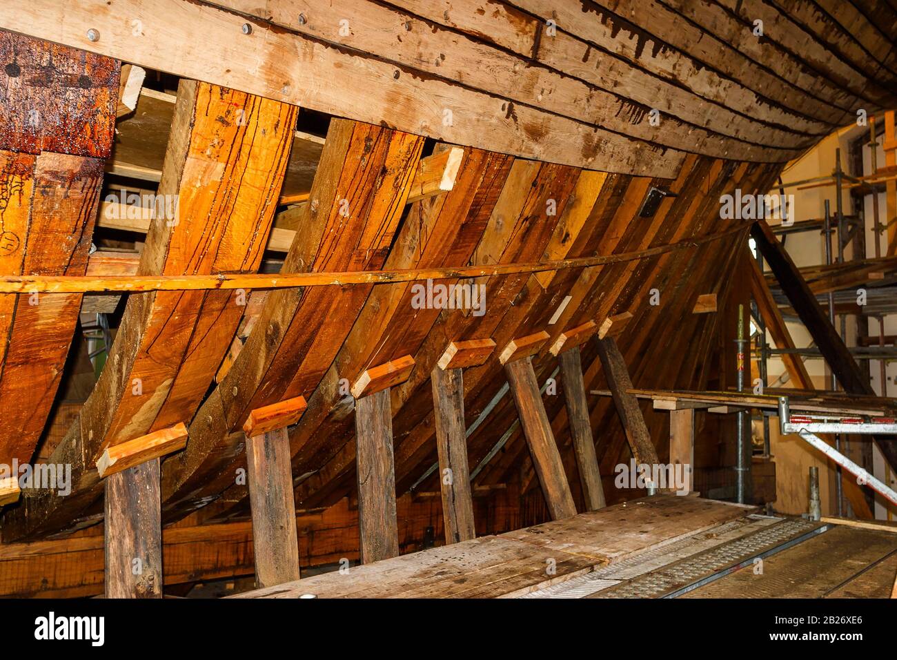Costruzione navale in corso di una vecchia nave di legno Foto Stock