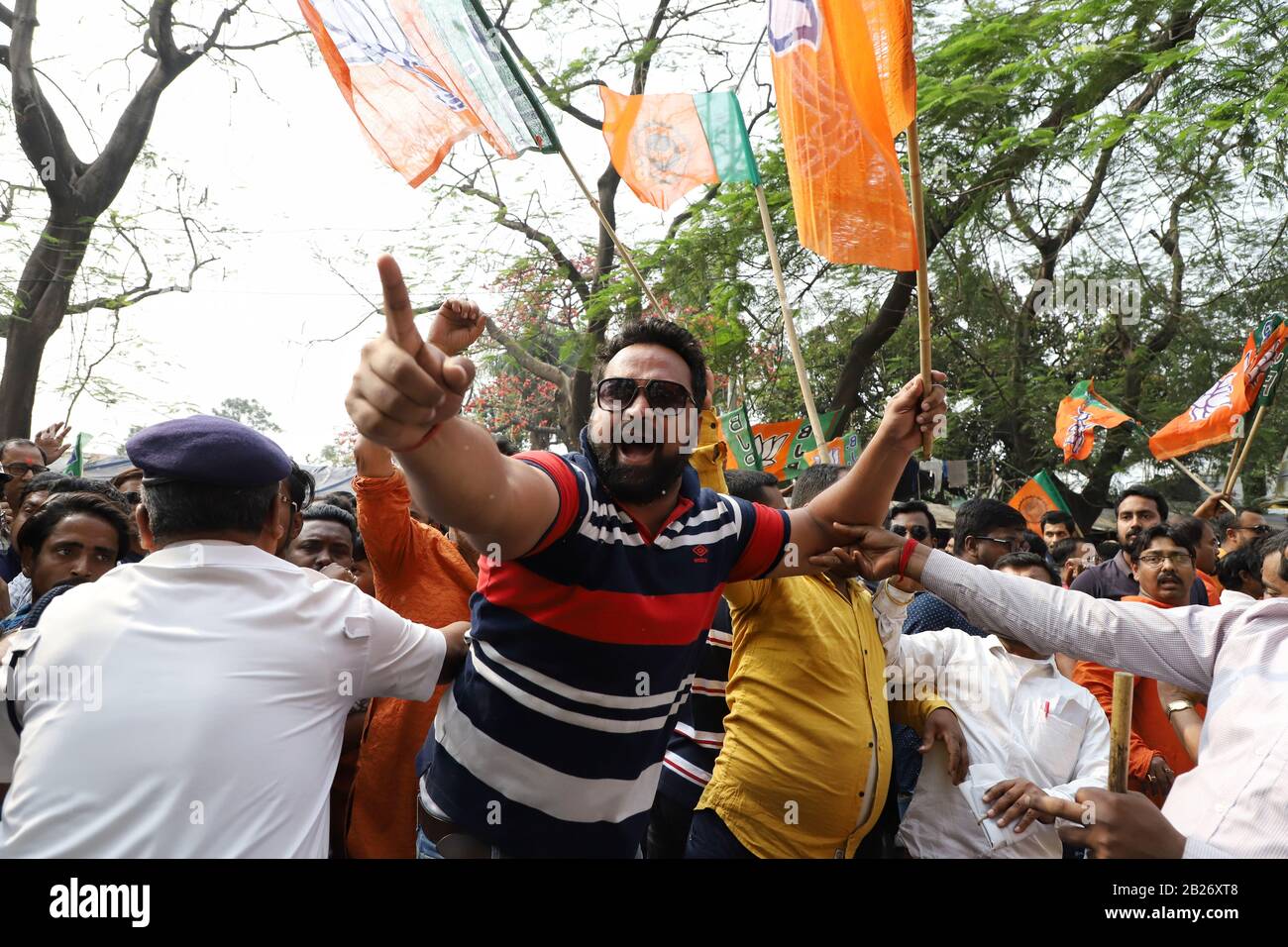 Calcutta, India. 01st Mar, 2020. Oggi i cittadini della città della gioia Kolkata hanno cantato lo slogan 'Go Back' contro la visita di Amit Shah (ministro degli Affari Esteri dell'India). La polizia di Kolkata ha cercato di fermarli sulla strada. I cittadini hanno organizzato diverse manifestazioni di protesta contro gli incidenti che si verificano a Delhi. (Foto Di Jit Chattopadhyay/Pacific Press/Sipa Usa) Credit: Sipa Usa/Alamy Live News Foto Stock