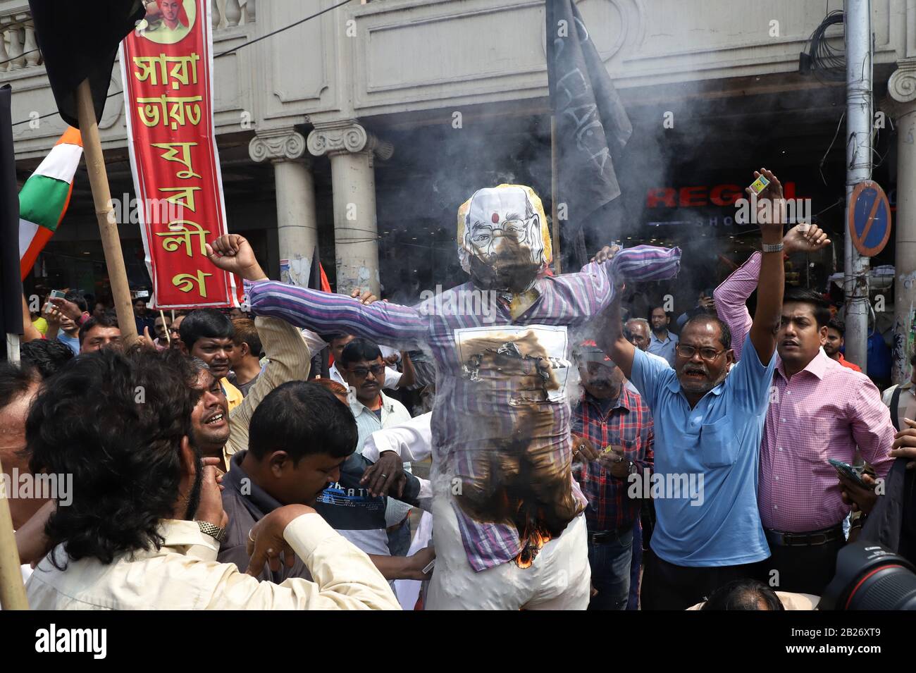 Calcutta, India. 01st Mar, 2020. Oggi i cittadini della città della gioia Kolkata hanno cantato lo slogan 'Go Back' contro la visita di Amit Shah (ministro degli Affari Esteri dell'India). La polizia di Kolkata ha cercato di fermarli sulla strada. I cittadini hanno organizzato diverse manifestazioni di protesta contro gli incidenti che si verificano a Delhi. (Foto Di Jit Chattopadhyay/Pacific Press/Sipa Usa) Credit: Sipa Usa/Alamy Live News Foto Stock