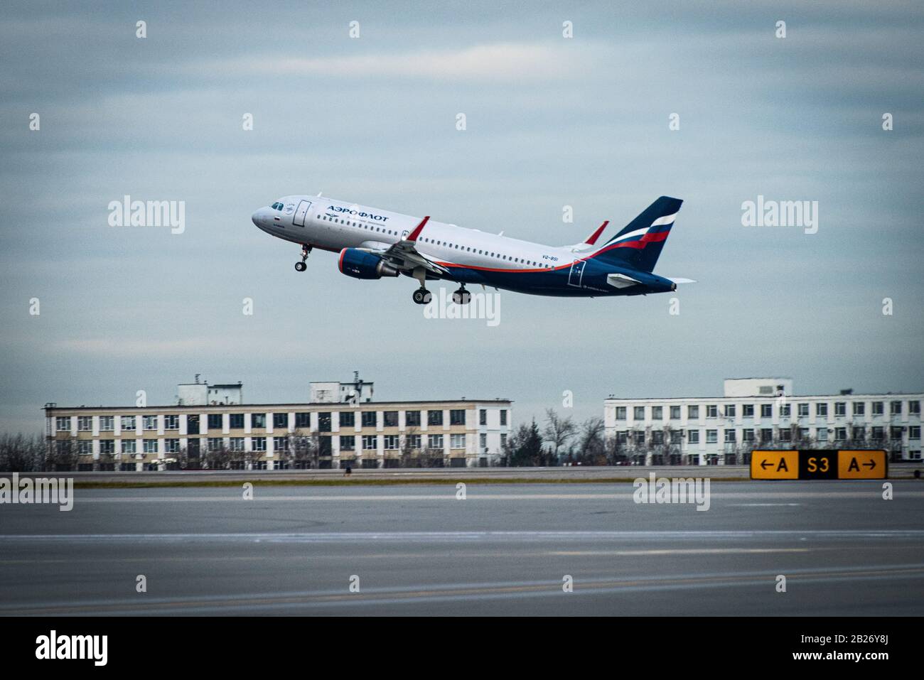29 Ottobre 2019, Mosca, Russia. Aereo Airbus A320-200 Aeroflot - Russian Airlines all'aeroporto di Sheremetyevo a Mosca. Foto Stock 29 Ottobre 2019, Mosca, Russia. Aereo Airbus A320-200 Aeroflot - Russian Airlines all'aeroporto di Sheremetyevo a Mosca. Foto Stock