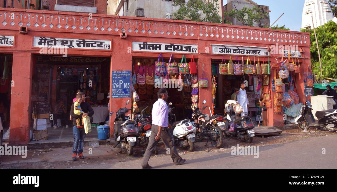 Famoso Bapu Bazar mercato di Jaipur, Rajasthan Foto Stock