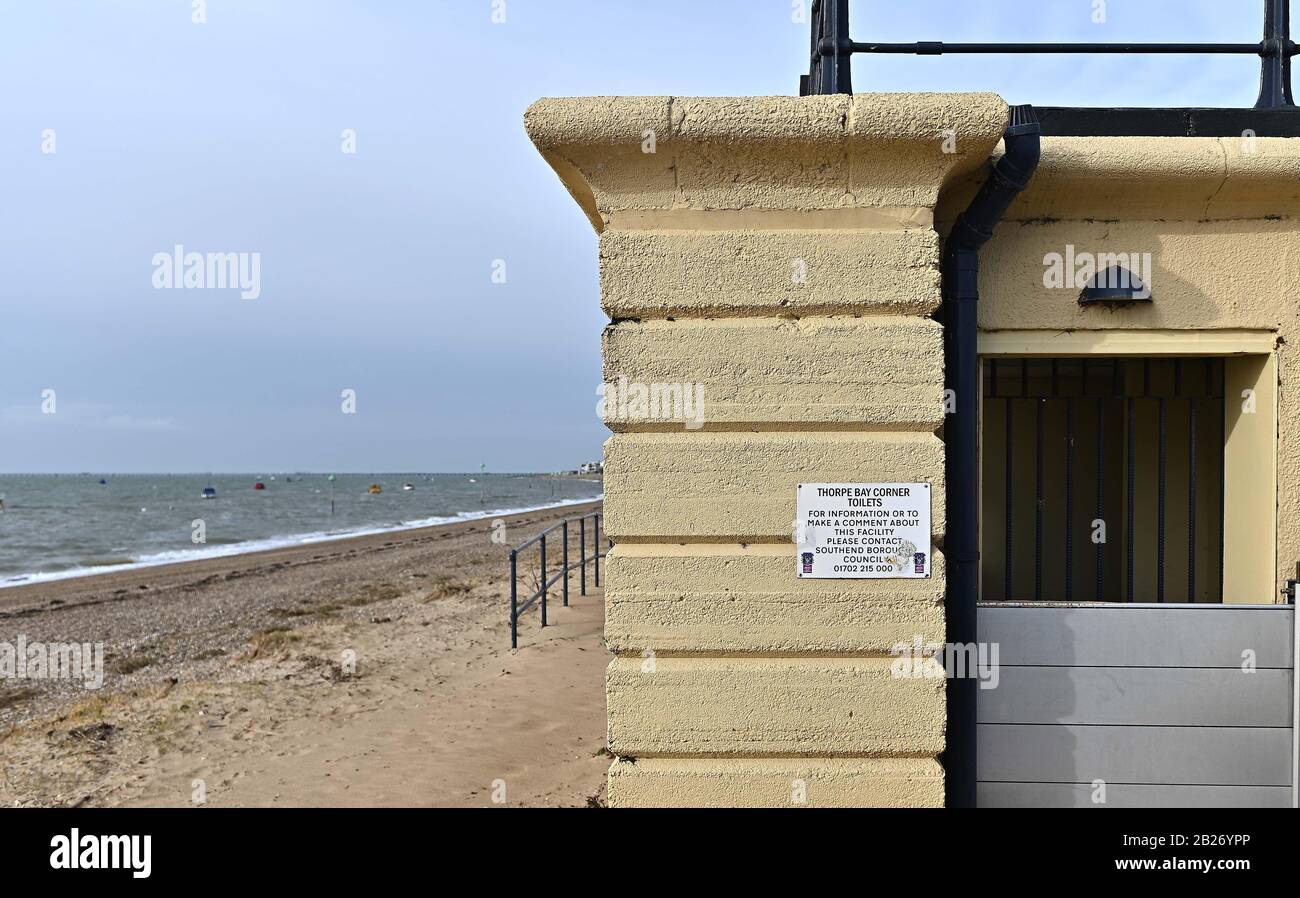 Southend. Regno Unito. 19 Febbraio 2020. Servizi igienici Thorpe Bay. Sulla spiaggia di Shoeburyness. Southend. Essex. REGNO UNITO. 19/02/2020. Credito obbligatorio Joe Bowden/SportInPictures Foto Stock