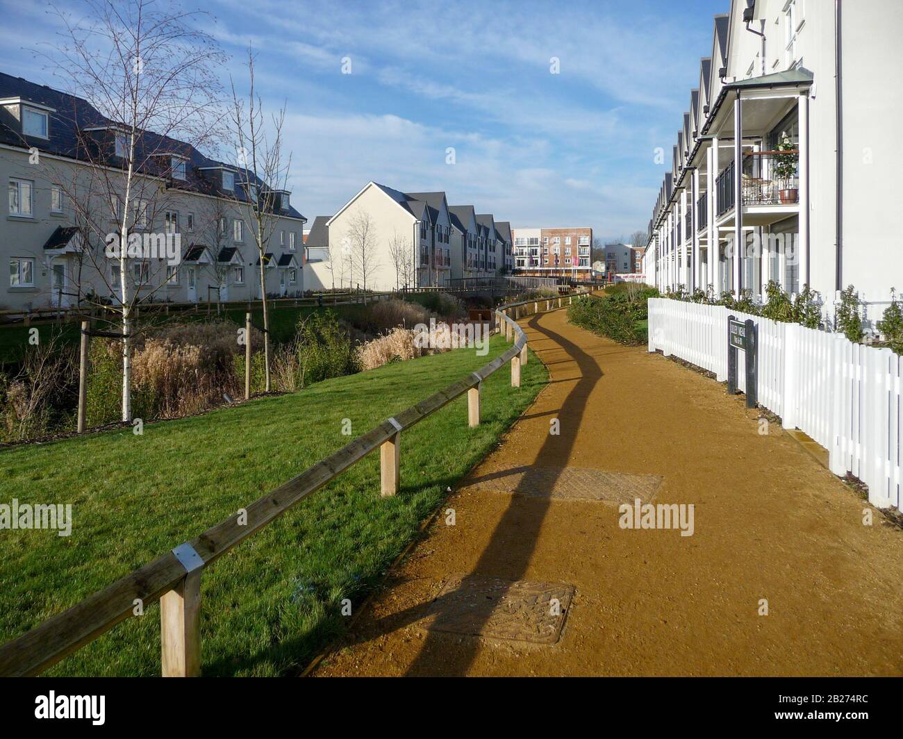 Una vista lungo la zona conosciuta come i letti di mare sullo sviluppo di Watercolor a Merstham, Surrey Foto Stock