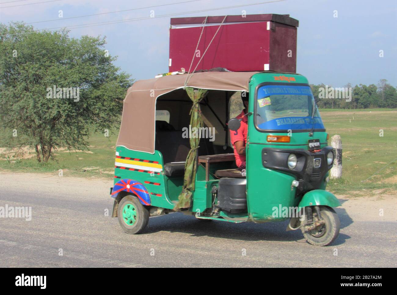 Risciò auto sulle strade di Bhairahawa Parasi, Rupandehi, Nepal. Foto Stock