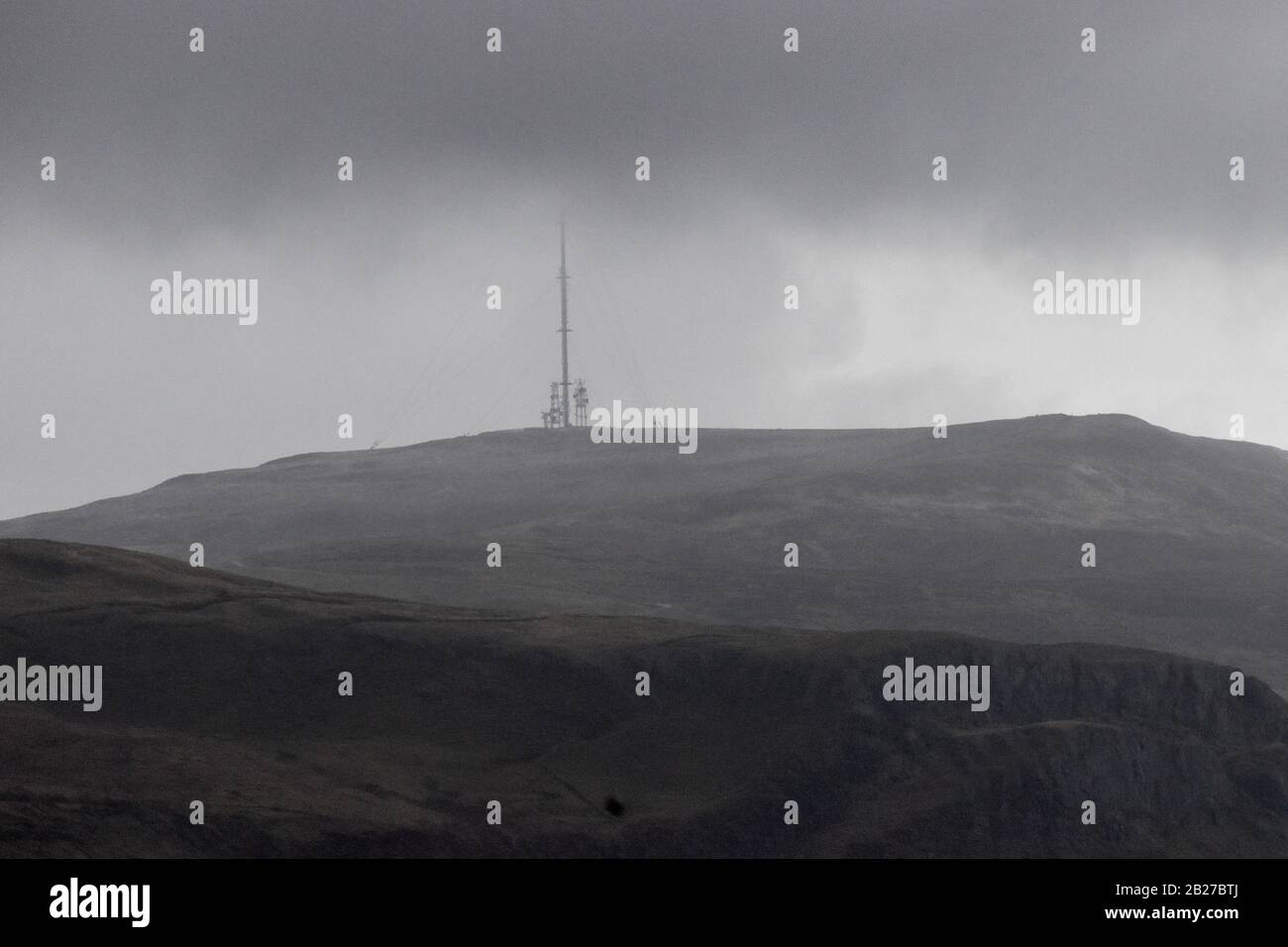 Tempesta pesante in montagna nella contea di sligo in Irlanda Foto Stock