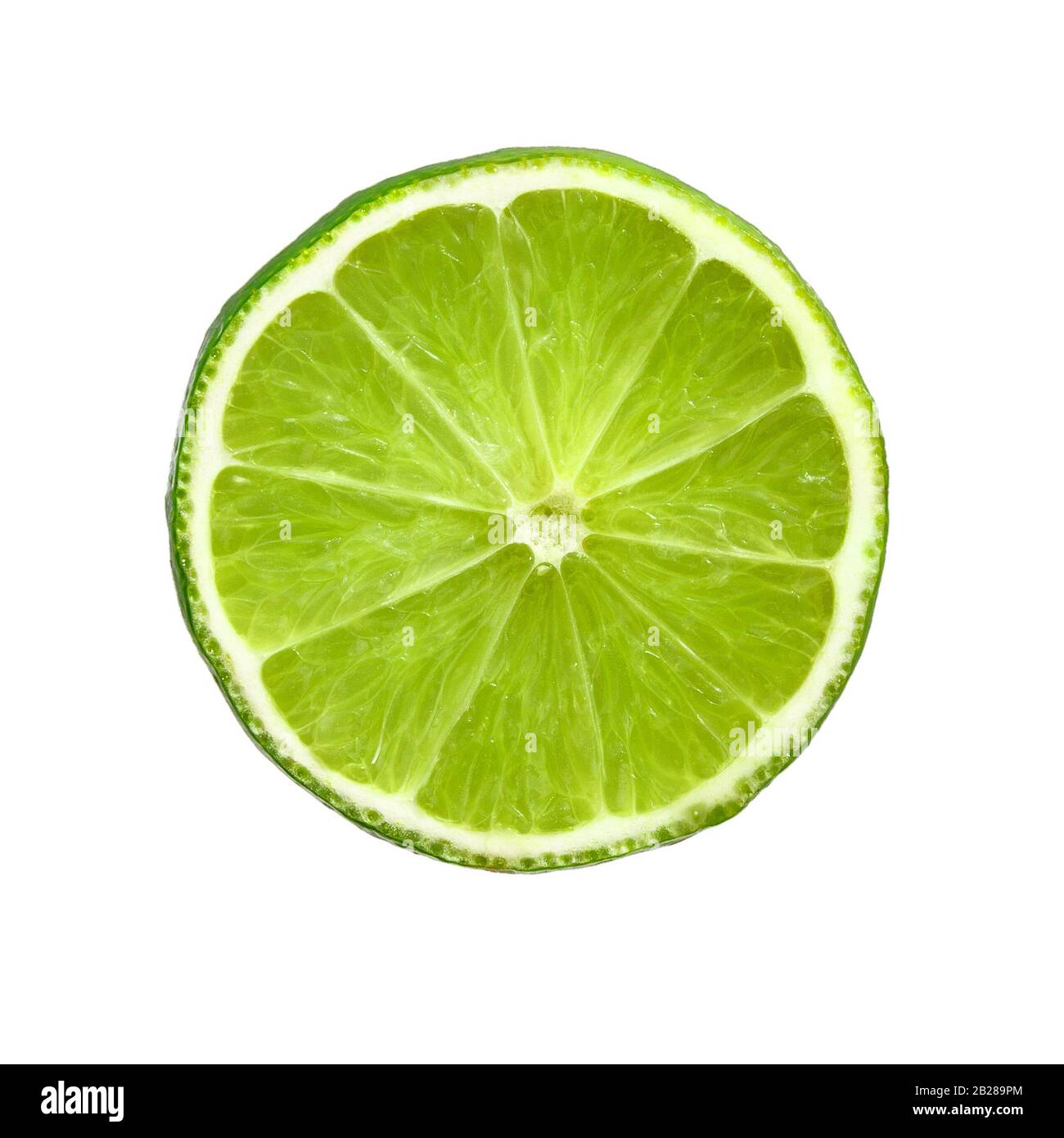 Fetta di lime. Frutta di lime. Fetta succosa di calce isolata su bianco. Agrumi di lime verde maturo. Foto Stock