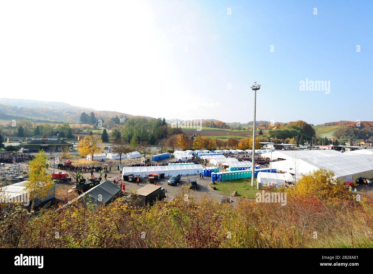 Spielfeld, Stiria, Austria. Archivia l'immagine dal 31 ottobre 2015. L'ondata di rifugiati raggiunge il valico di frontiera di Spielfeld in Stiria Foto Stock