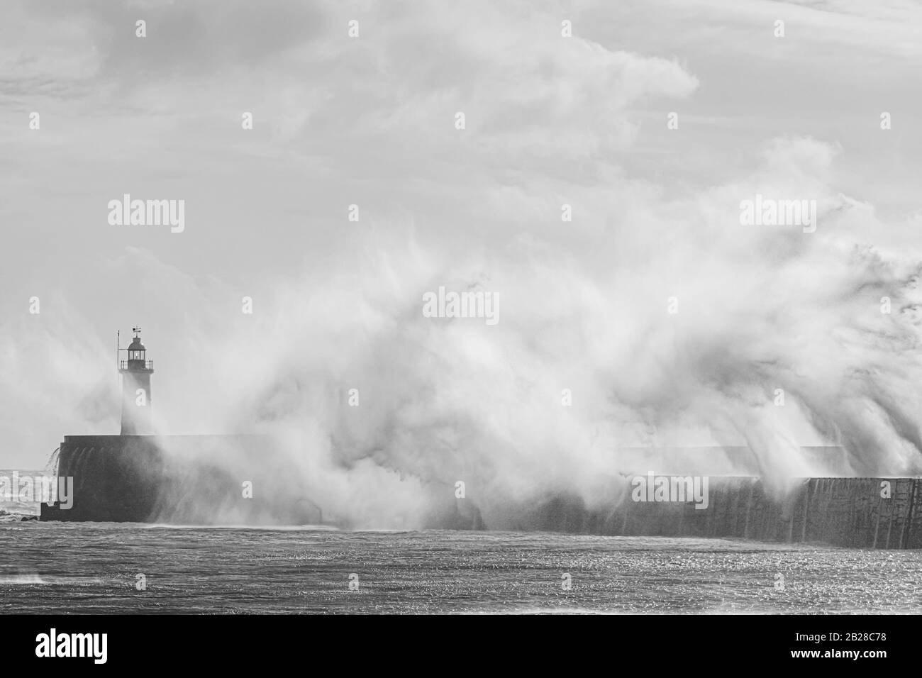 Newhaven, East Sussex, il 29th febbraio 2020. Storm Jorge battitori Inghilterra portando forti venti e pioggia. Foto Stock