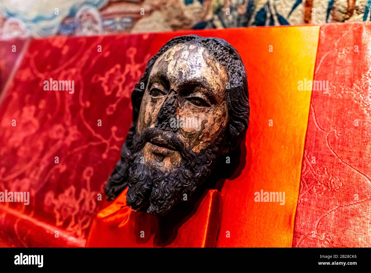 scultura in legno della testa di gesù Foto Stock