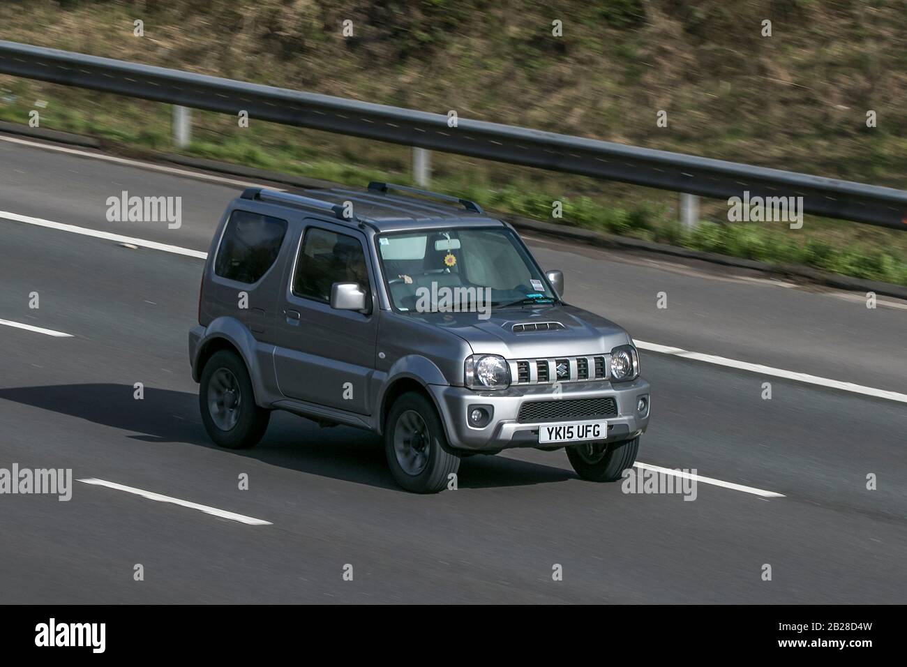 Suzuki Jimmy Sz4 Silver Car benzina guida sulla M6 autostrada vicino Preston in Lancashire, Regno Unito Foto Stock