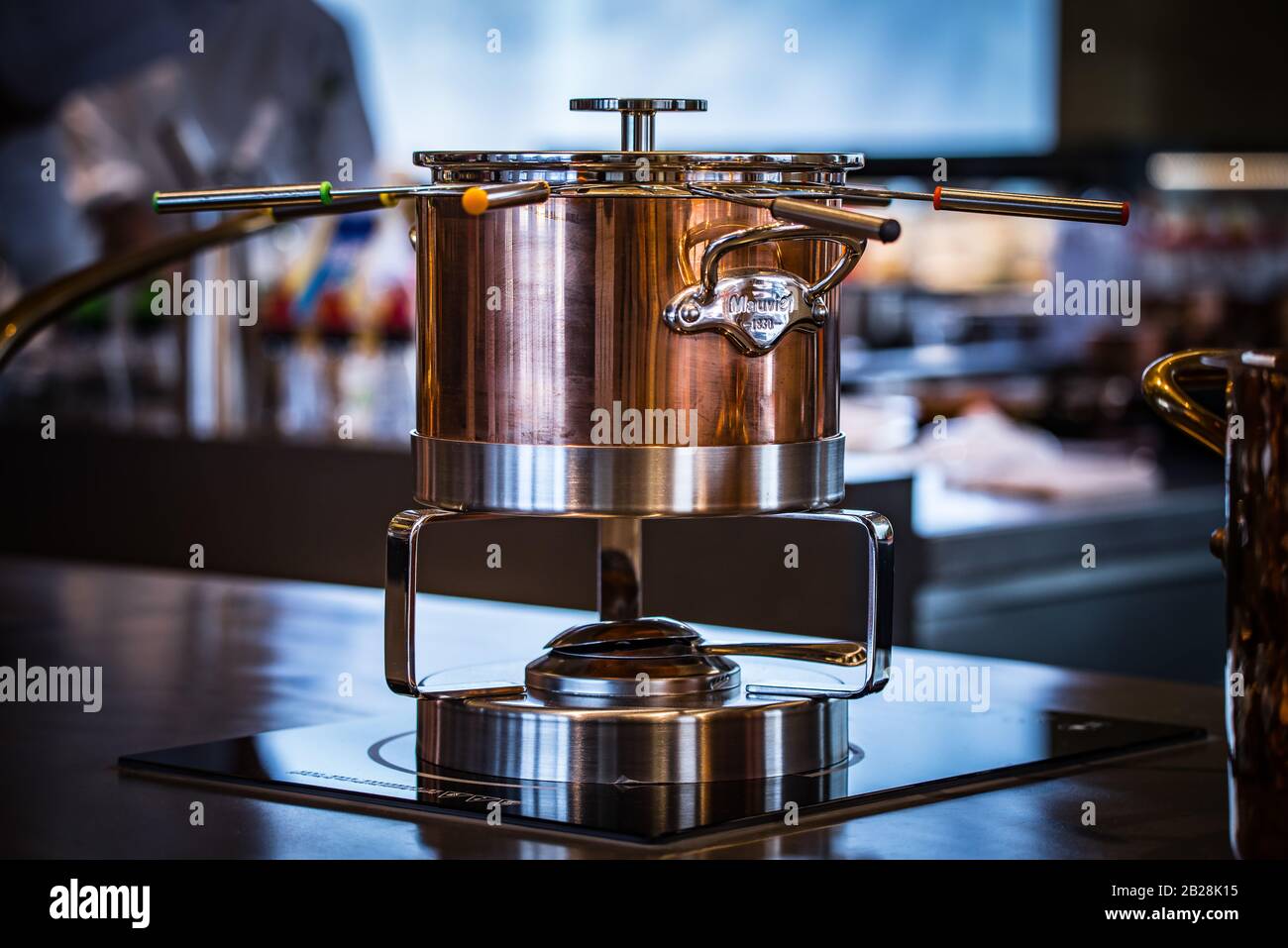 Set di utensili da cucina moderni ed eleganti da vicino. Foto Stock