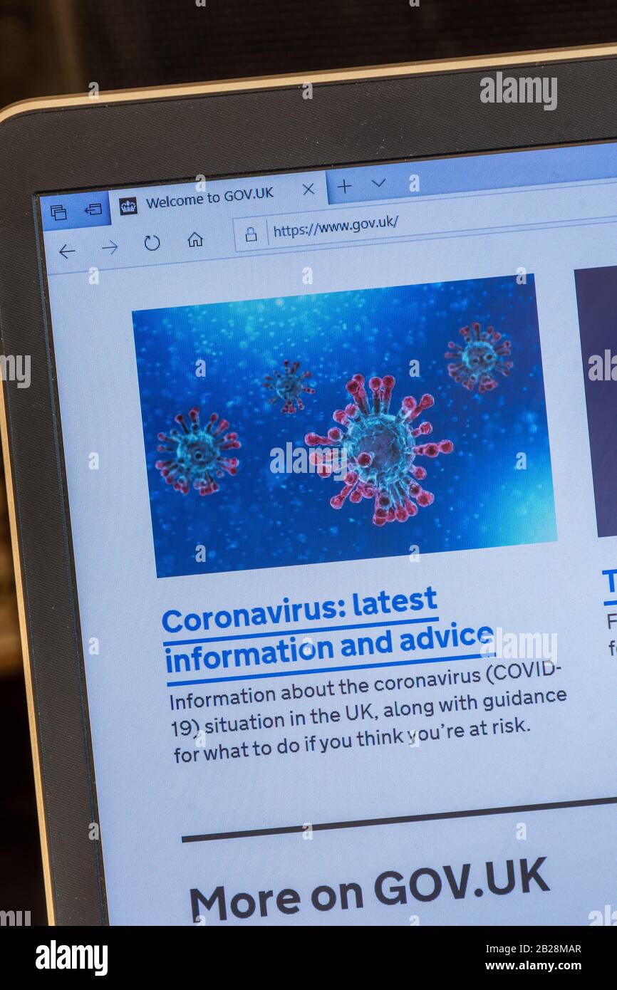 Coronavirus covid-19 informazioni e consigli governativi sul sito gov.uk su un computer portatile, Regno Unito, marzo 2020 Foto Stock