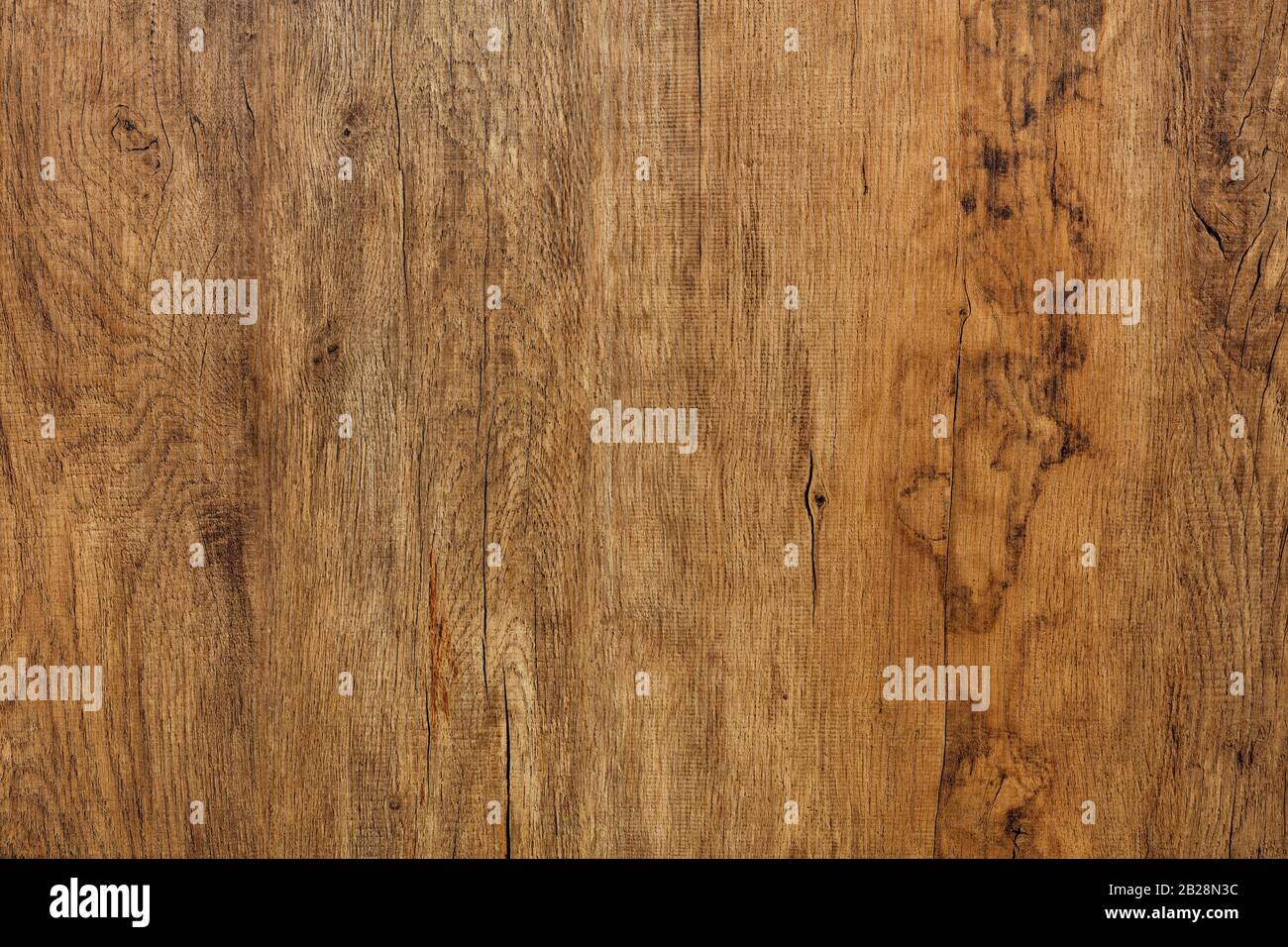 Un bel disegno di vecchie fibre di legno con crepe, macchie con forme d'onda verticali. Foto Stock