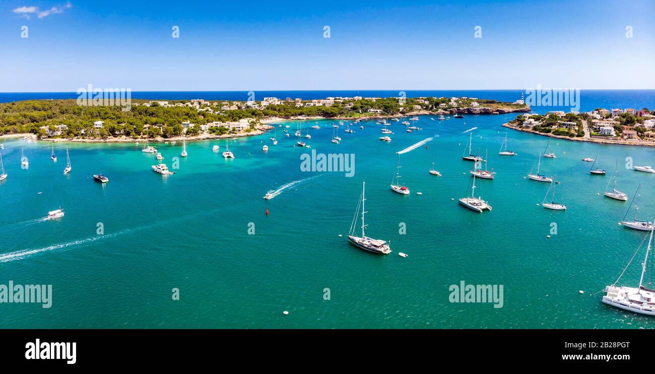 Vista aerea, Bay, porto di Portocolom, Punta de ses Crestes, Potocolom, Maiorca, isole Baleari, Spagna Foto Stock