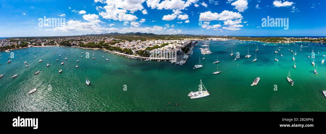 Vista aerea, Bay, porto di Portocolom, Punta de ses Crestes, Potocolom, Maiorca, isole Baleari, Spagna Foto Stock