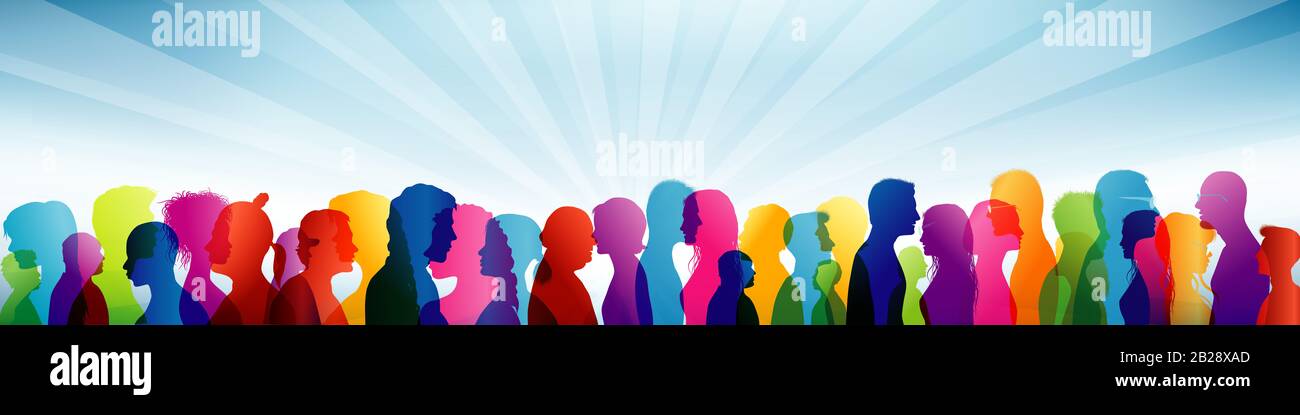 Folla. Gruppo diversità persone. Team. Comunicazione persone multietniche. Profili di silhouette colorati Foto Stock