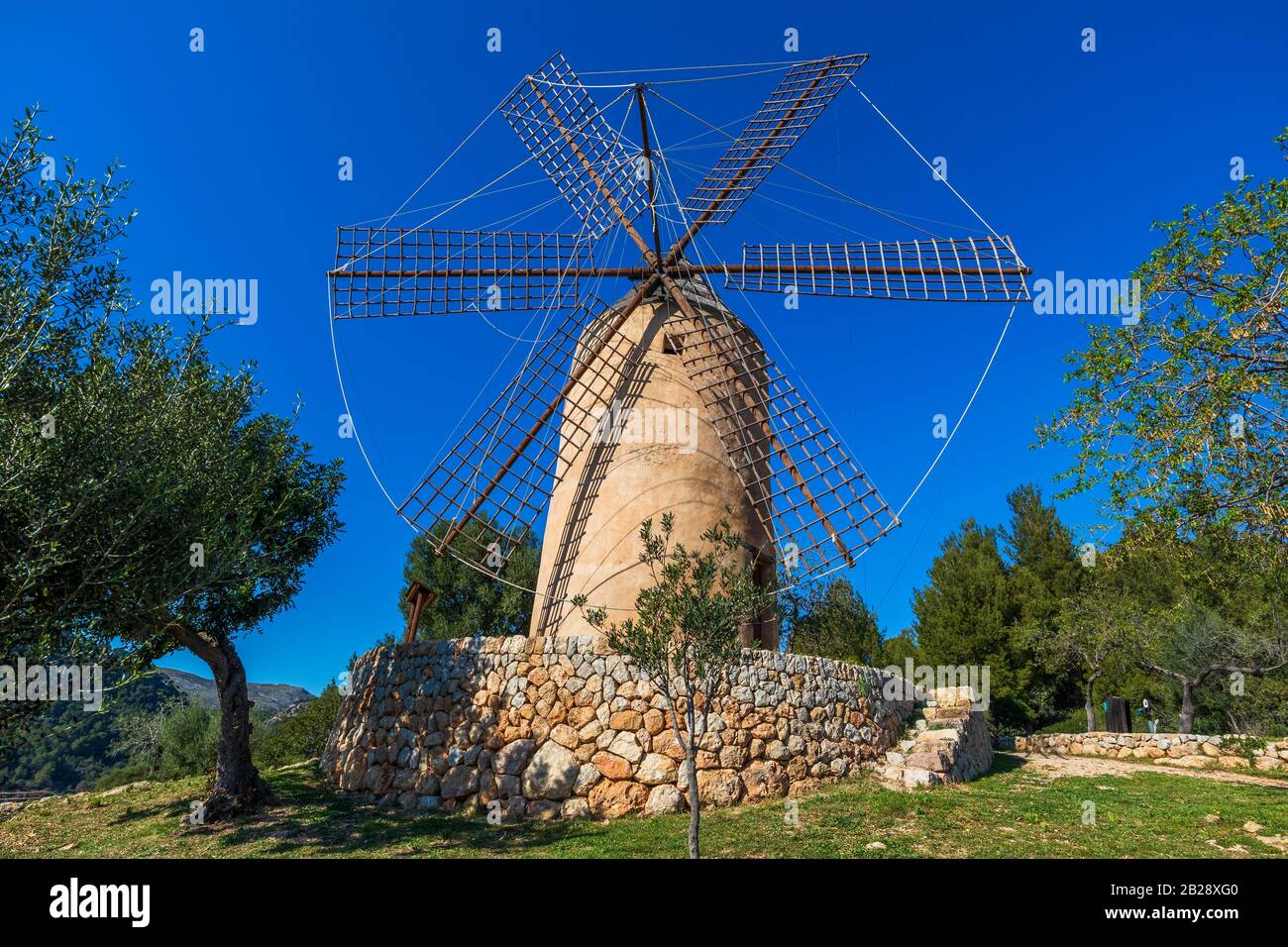 Mulino a vento tradizionale e storico Sa Planeta, Molí de Sa Planeta, nella città di Andratx, Maiorca, Isole Baleari, Spagna, Europa Foto Stock