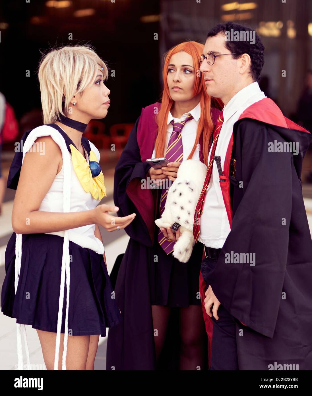 Cosplayers al FESTIVAL ROMICS. Bella rappresentazione in costume all'iconico e affollato raduno di Roma, rimandato nel 2020 a causa di Coronavirus Covid-19 Pandemic Foto Stock