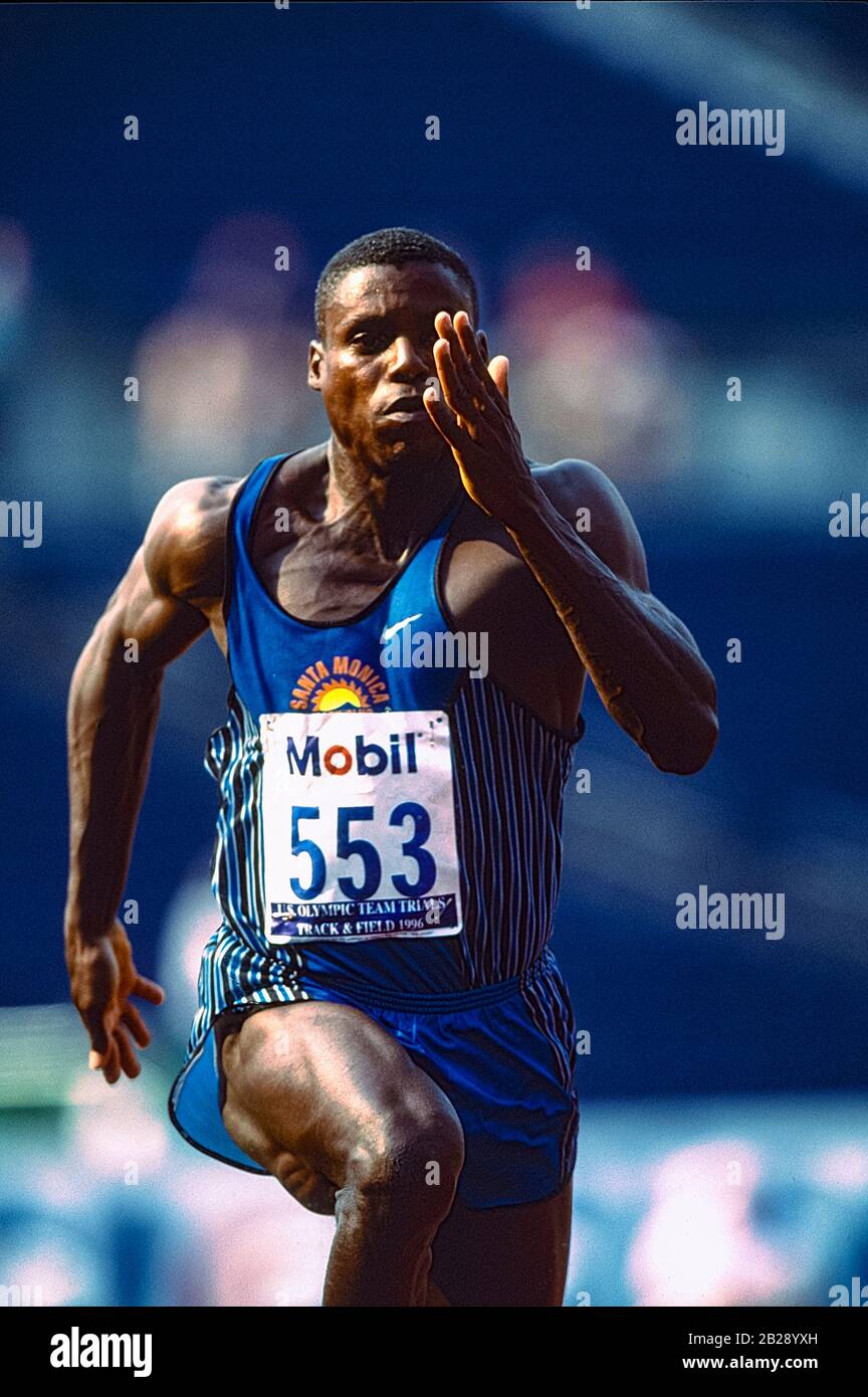 Carl Lewis in gara al 1996 per le Prove del team Olimpico statunitense. Foto Stock