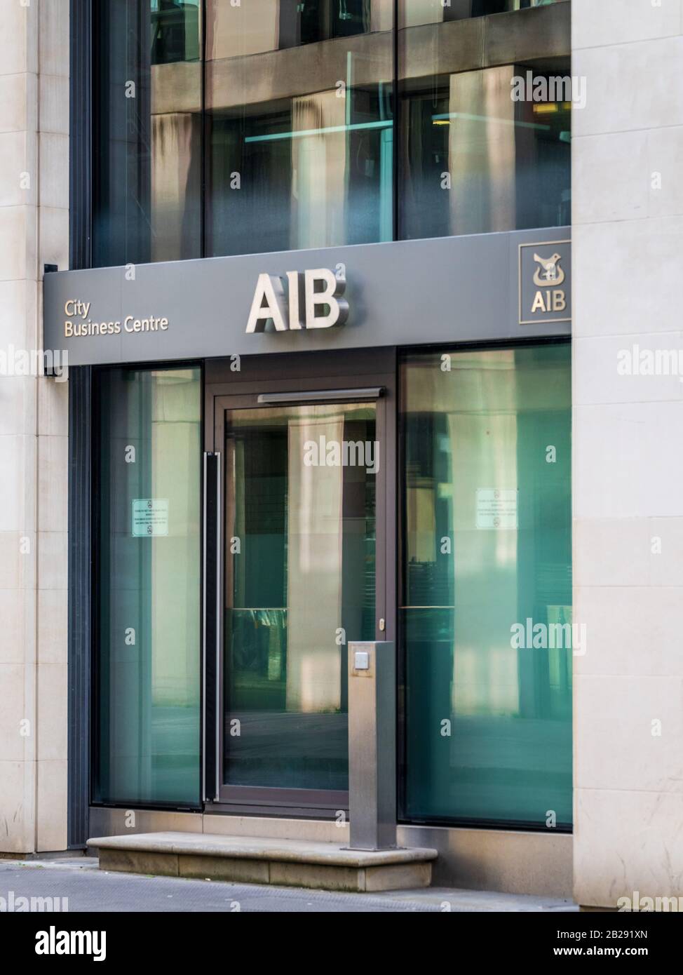 Uffici AIB di Londra - uffici Allied Irish Banks (AIB) di Londra nel distretto finanziario della città di Londra. Foto Stock
