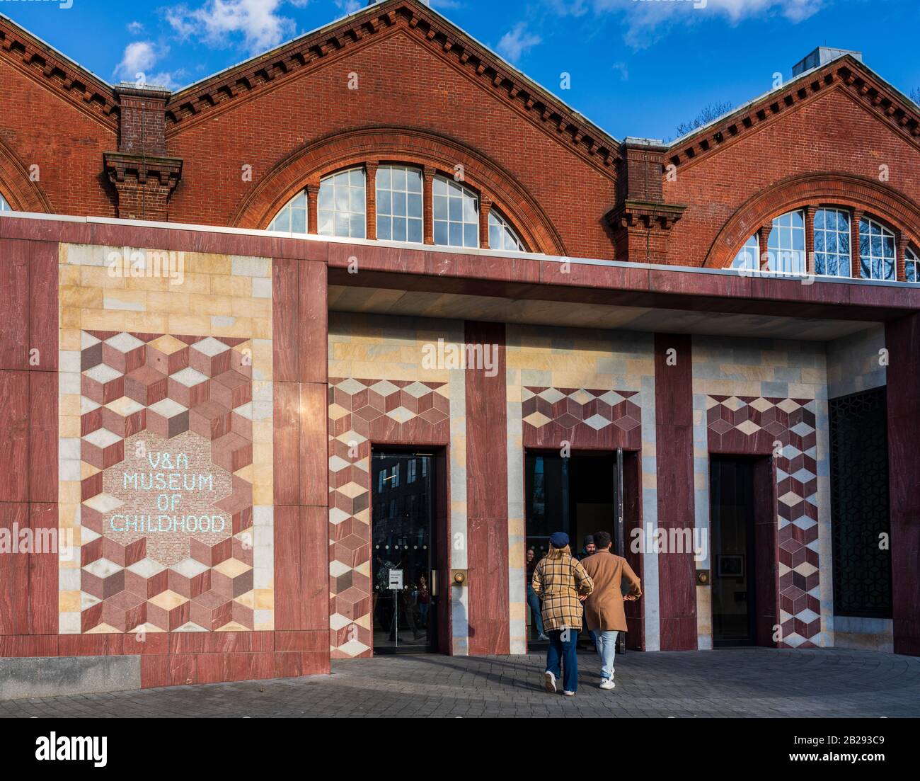 V&A Museum of Childhood Bethnal Green East London. Ingresso principale del Museo dell'Infanzia. Architetto James William Wild 1842. Foto Stock