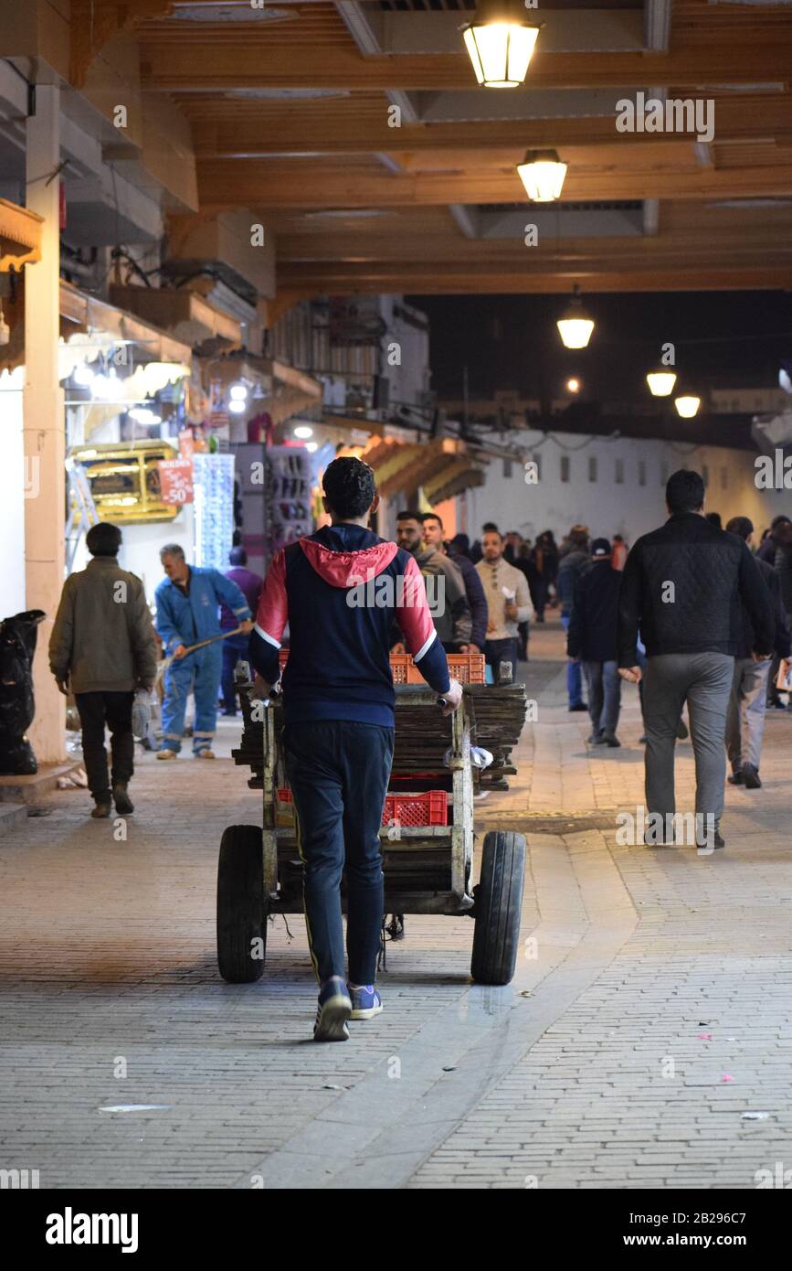 Un'istantanea della vita in un souq marocchino (mercato) Foto Stock