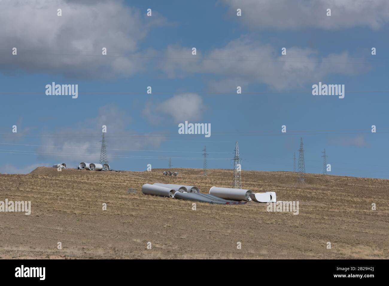 Costruzione di turbine eoliche su centrali eoliche Foto Stock