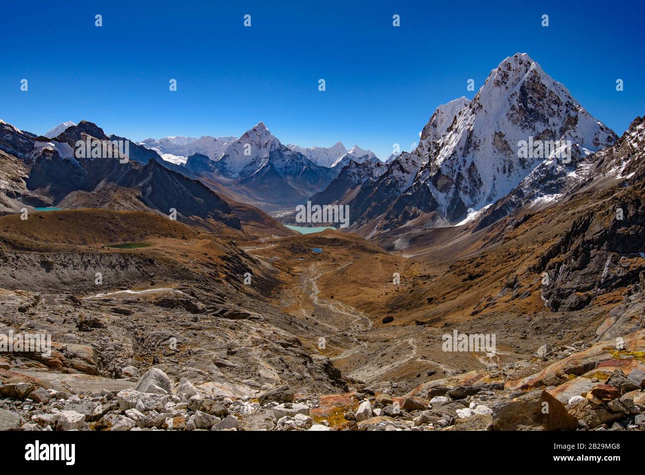 Montagne di neve dell'Himalaya in Nepal Foto Stock