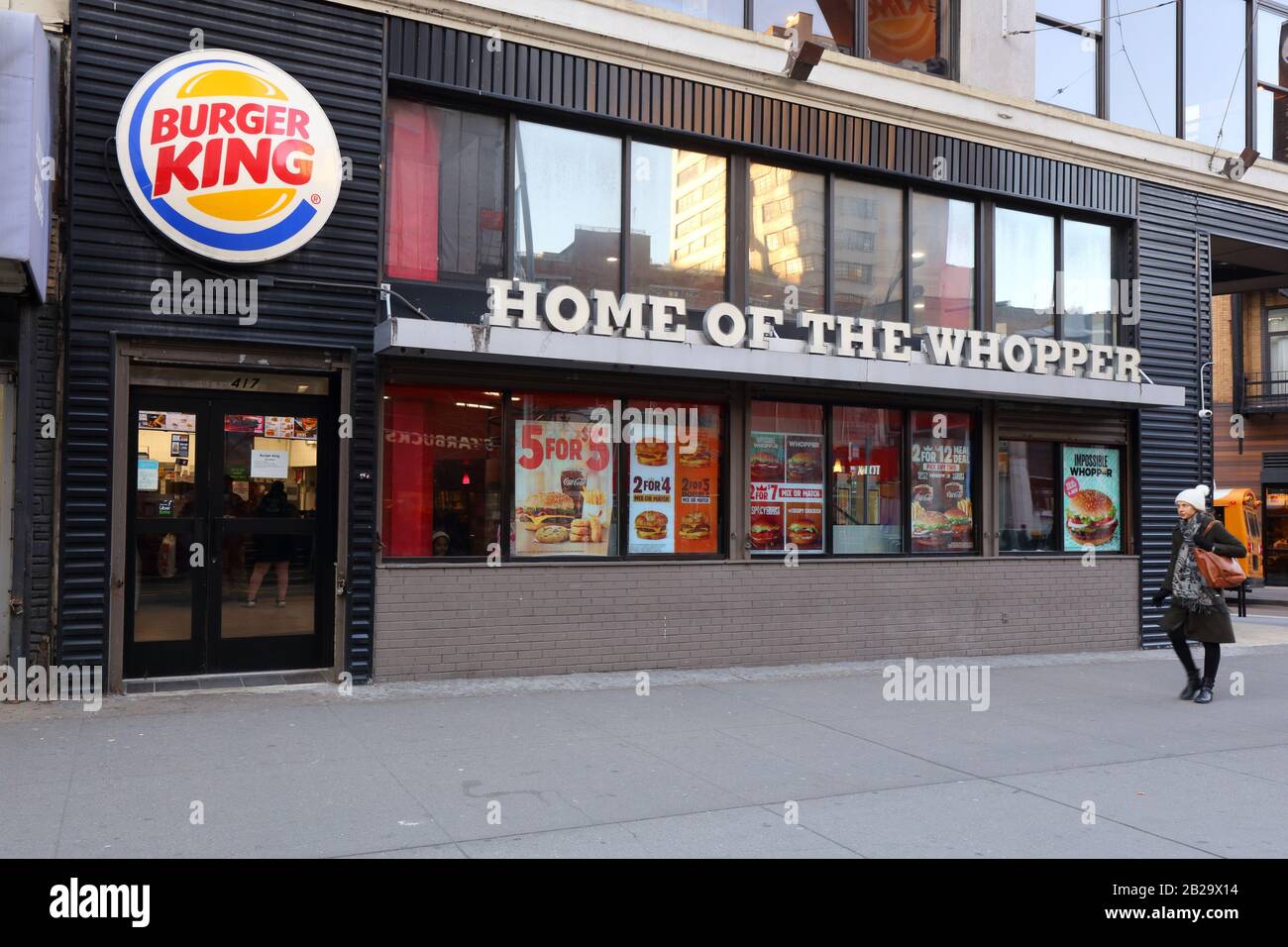 Burger King, 417 Fulton Street, Brooklyn, New York. Foto di fronte al negozio di New York di un fast food hamburger catena ristorante sul Fulton Mall. Foto Stock