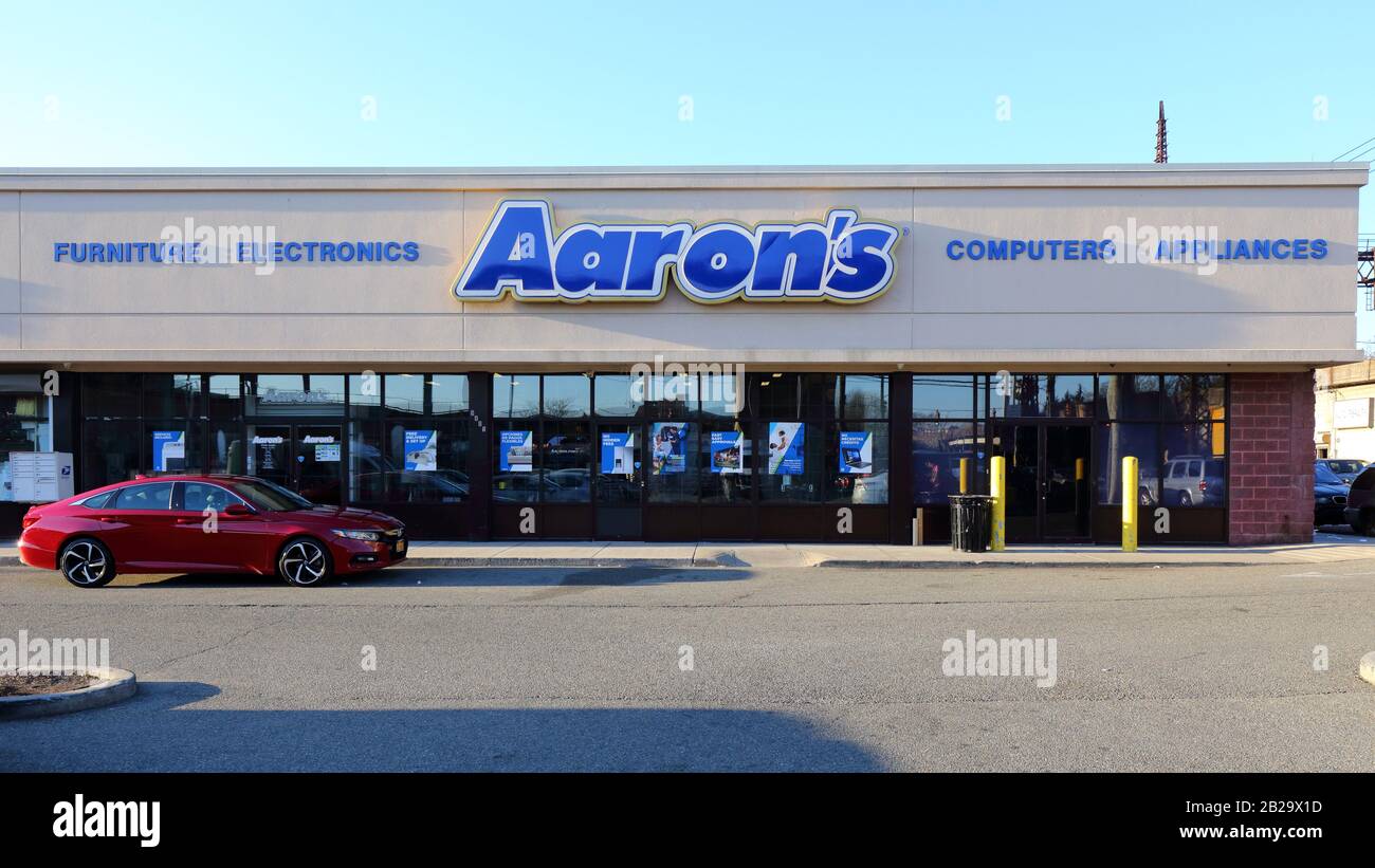 Aaron's, 9805 Liberty Avenue, Queens, New York. Foto del negozio di New York di un negozio di mobili in affitto a Ozone Park Foto Stock