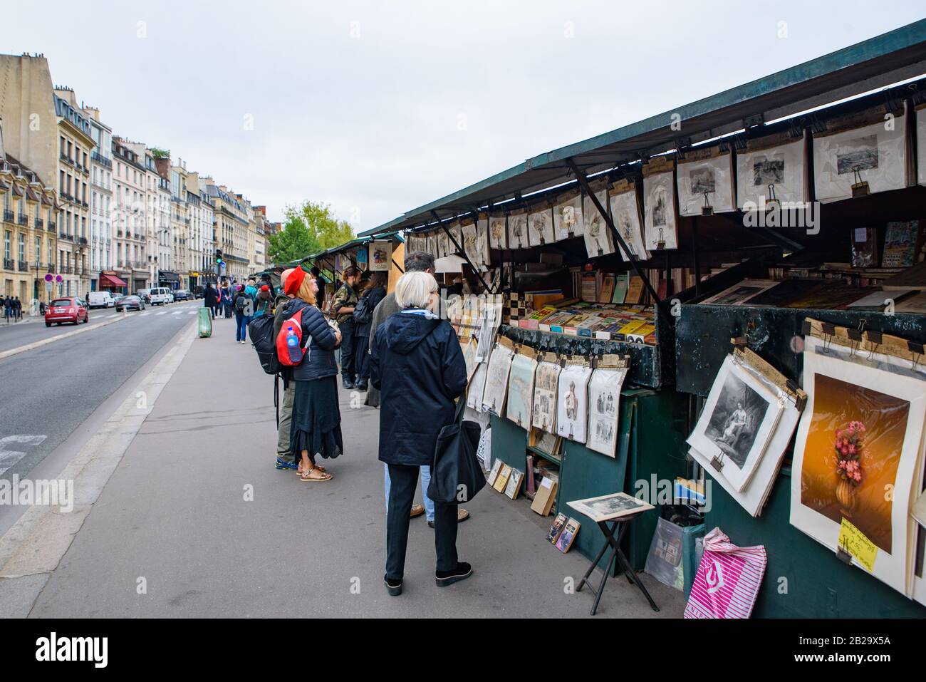Il libro all'aperto stalla sulla riva della Senna a Parigi, Francia Foto Stock