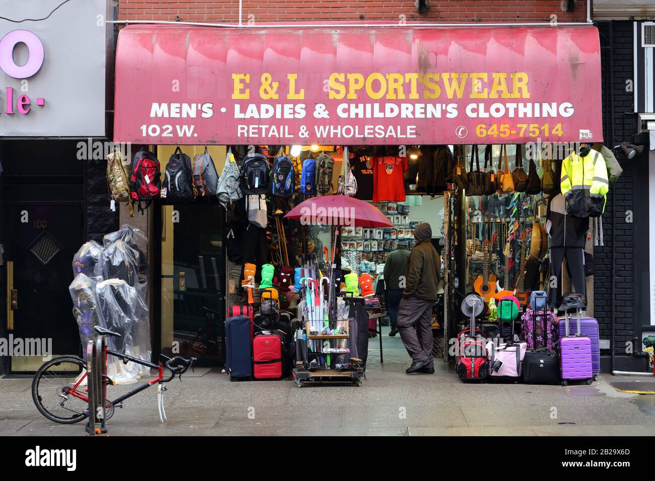 E&L Sportswear, 102 West 14th St, New York. Foto del negozio di New York di un negozio di varietà nel quartiere Chelsea di Manhattan. Foto Stock