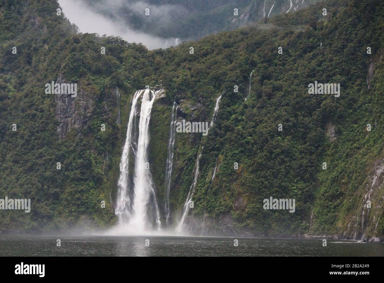 La cascata di Milford Sound Foto Stock