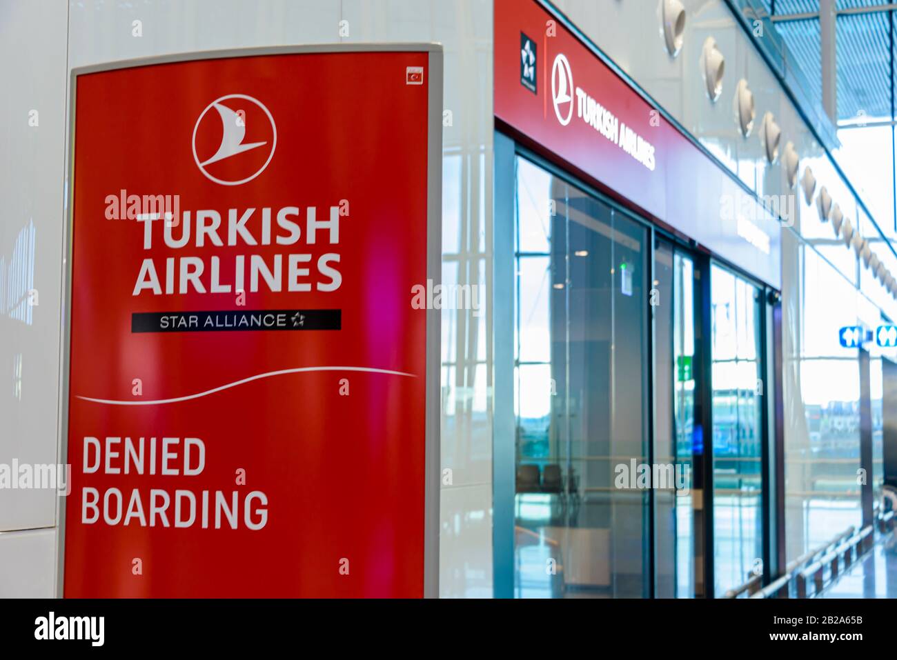 Negato Imbarco Per Turkish Airlines, Aeroporto Internazionale Di Istanbul, Turchia Foto Stock