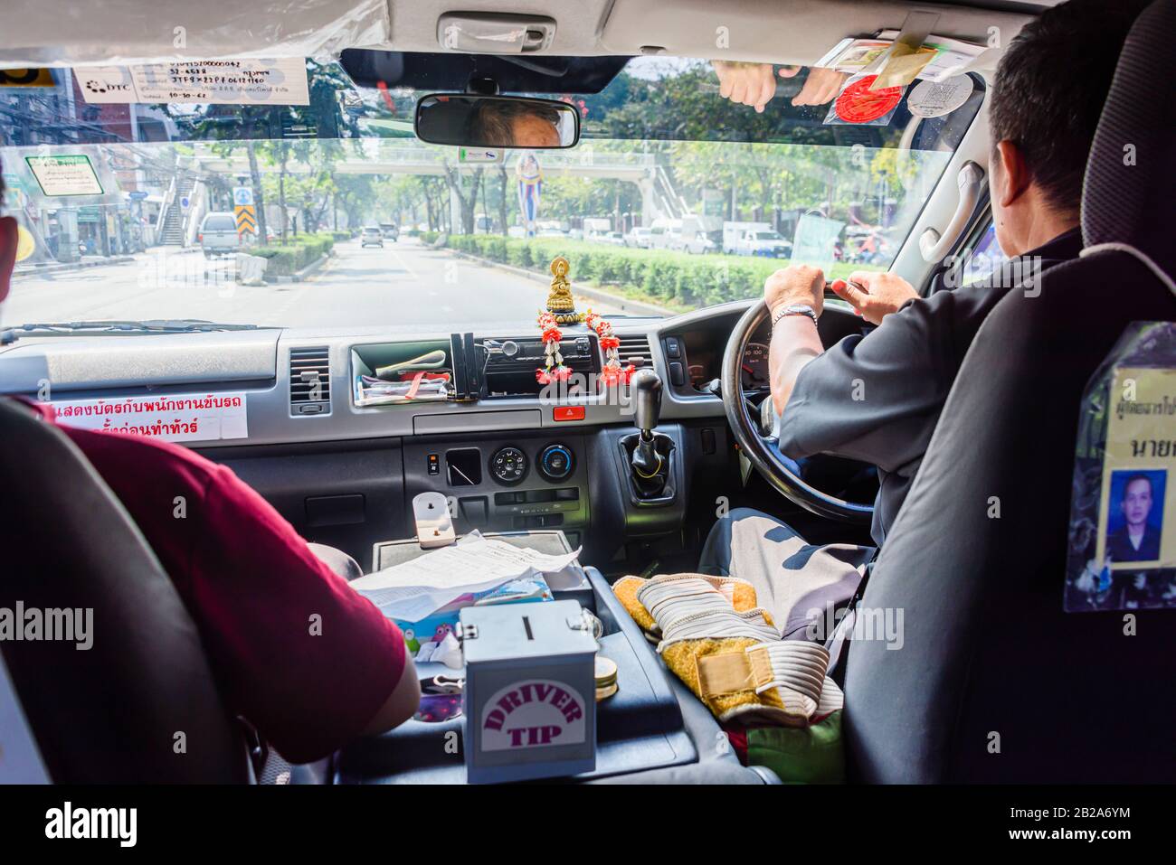 Guida in minibus attraverso Bangkok, Thailandia Foto Stock