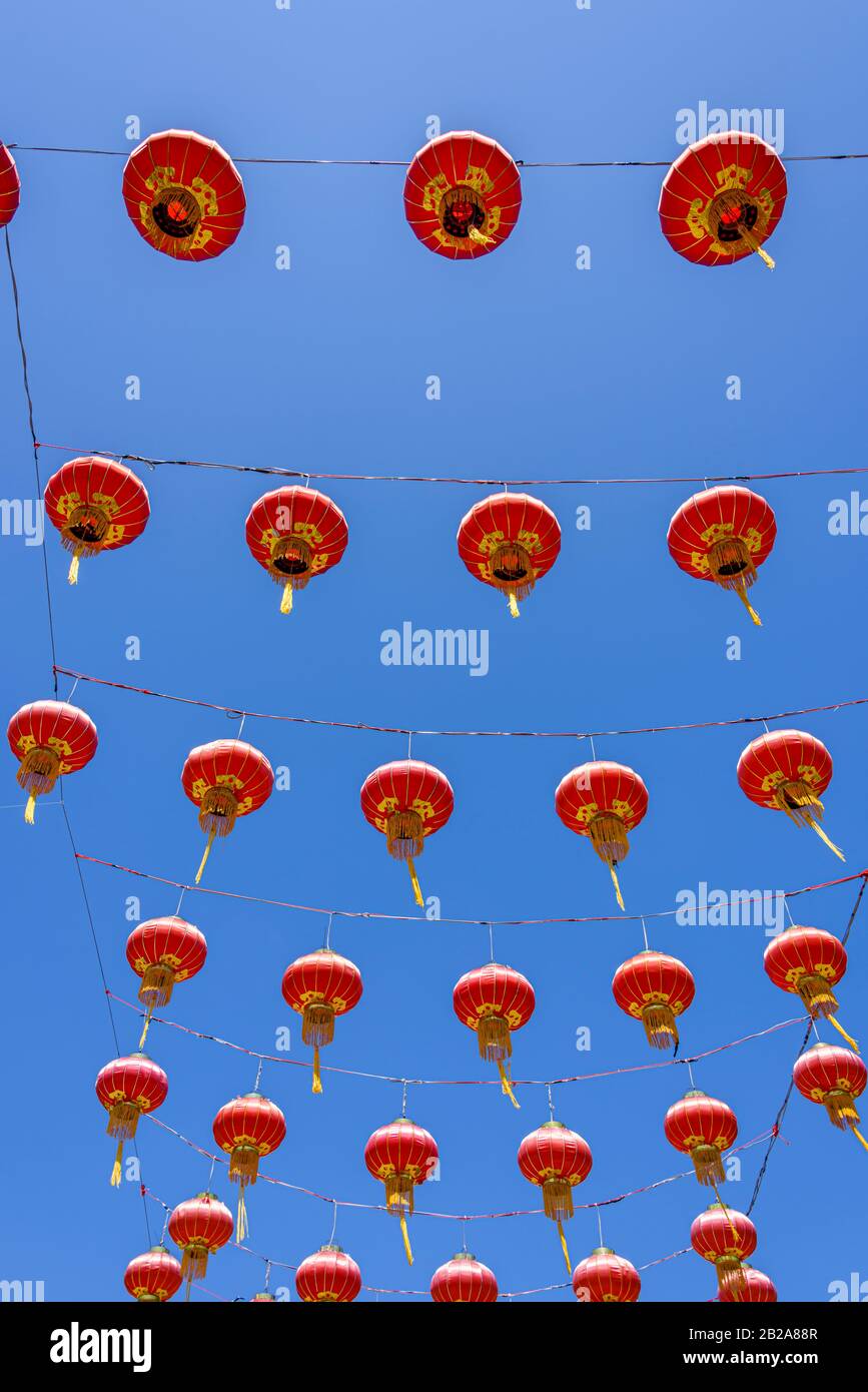 Decorazioni tradizionali delle Lanterne cinesi per celebrare il Capodanno cinese lunare, Thailandia Foto Stock