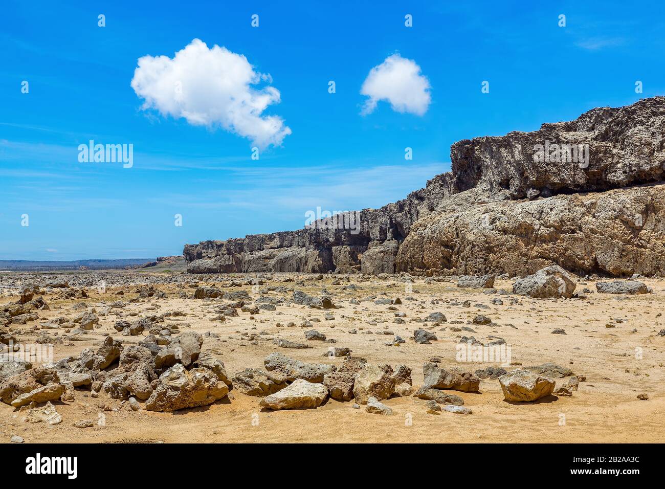 Paesaggio Riserva Naturale Slagbaai su Bonaire con rocce e pietre Foto Stock