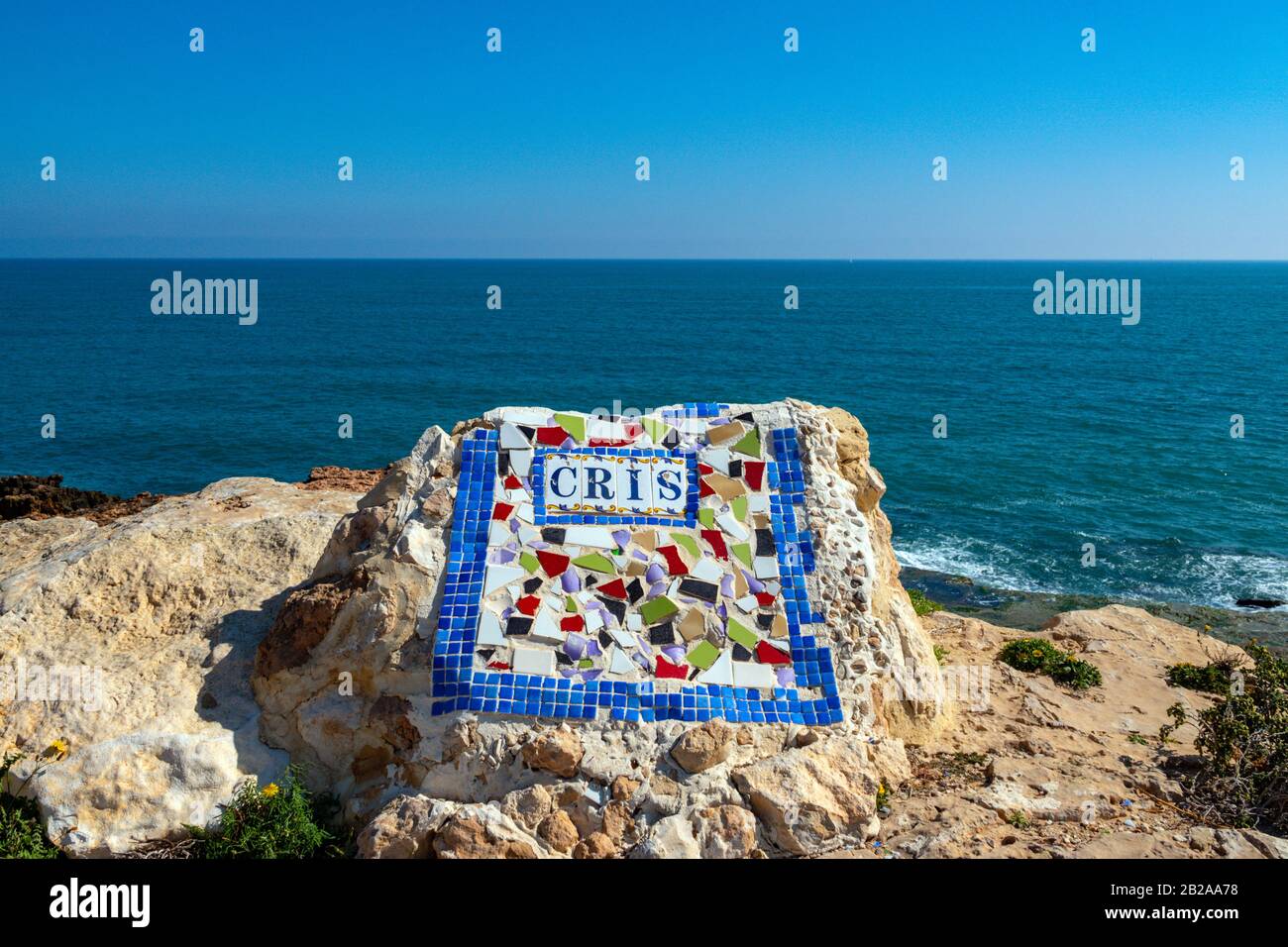 Placca in ceramica con Cris sulla costa mediterranea a Torrevieja, Costa Blanca, Spagna Foto Stock