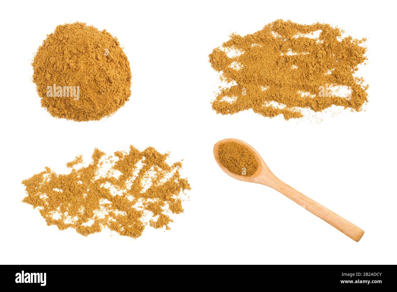 Set di spezie masala isolato su sfondo bianco in legno cucchiaio e mazzo Foto Stock