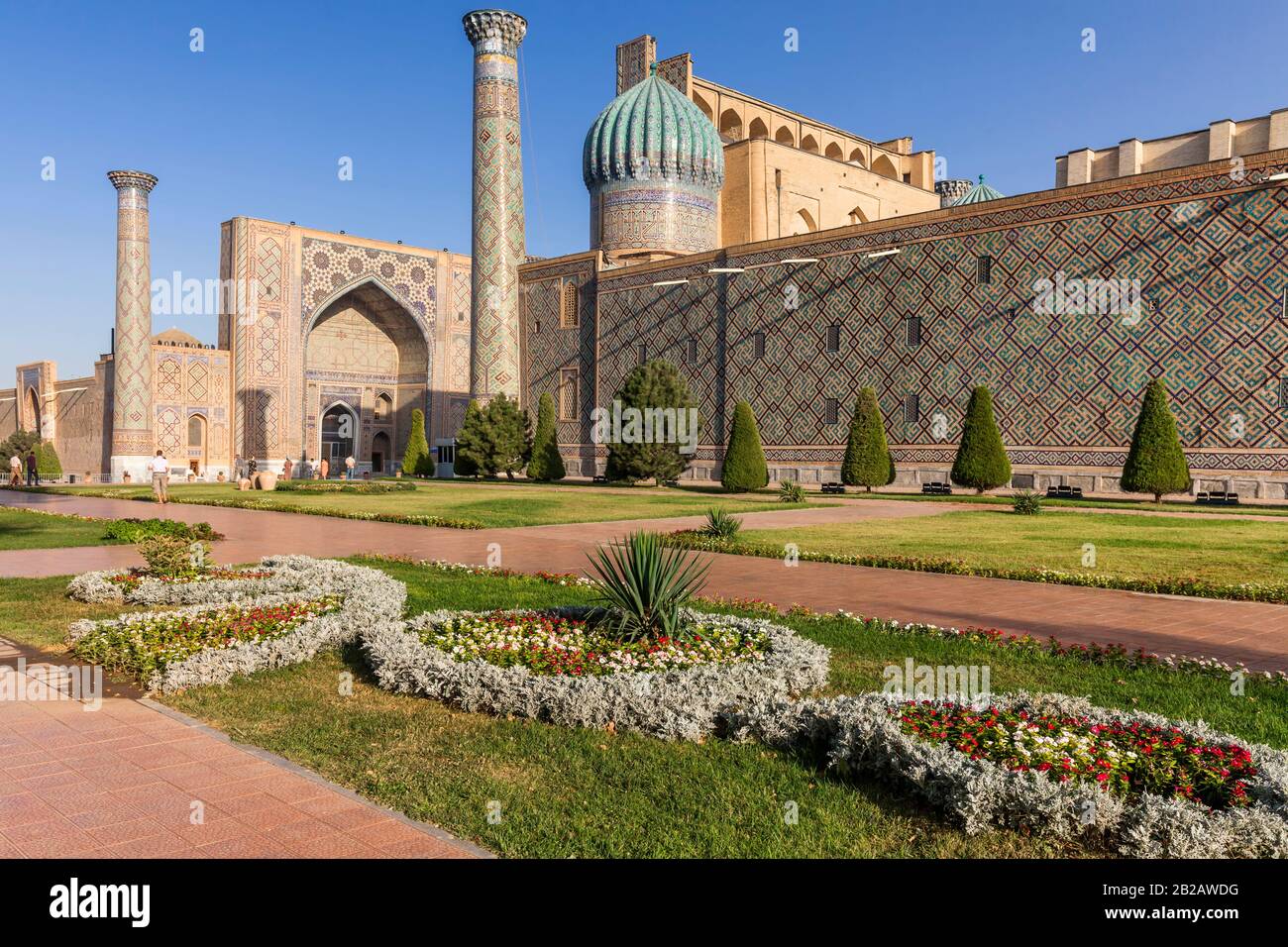 Giardino, Piazza Registan, Samarcanda, Uzbekistan, Asia Centrale, Asia Foto Stock