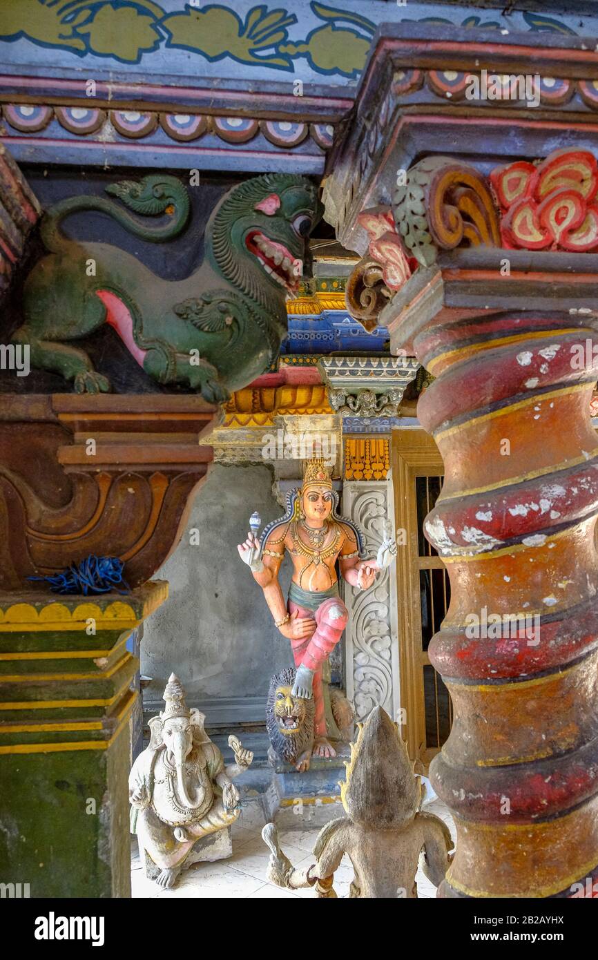 Statue nel tempio Sri Sivaraja Vinayagar a Colombo, Sri Lanka. Foto Stock